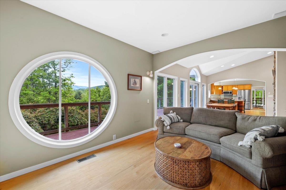 4861 Morris Road Hiwassee VA 24347