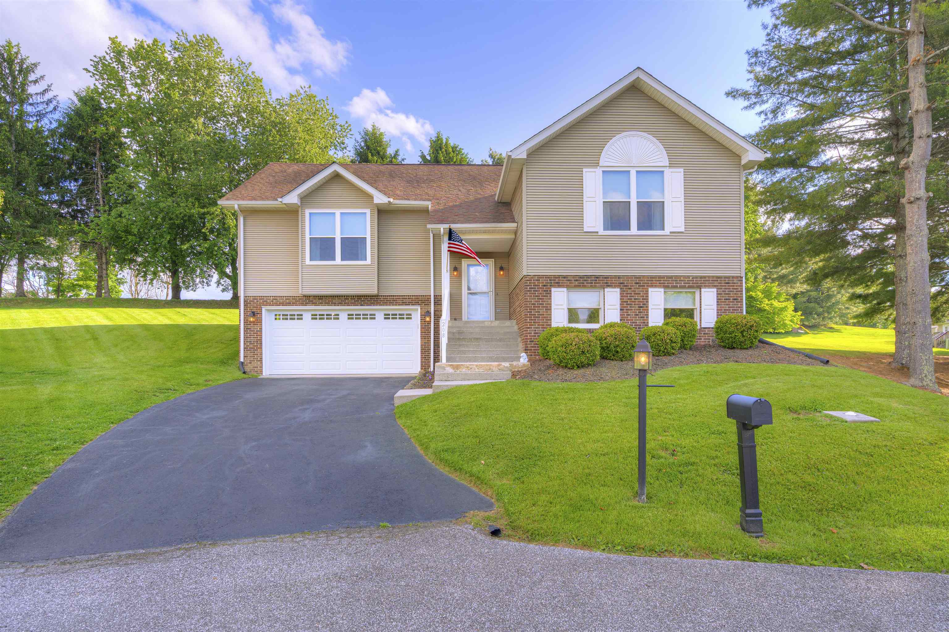 208 Glen View Lane Radford VA 24141