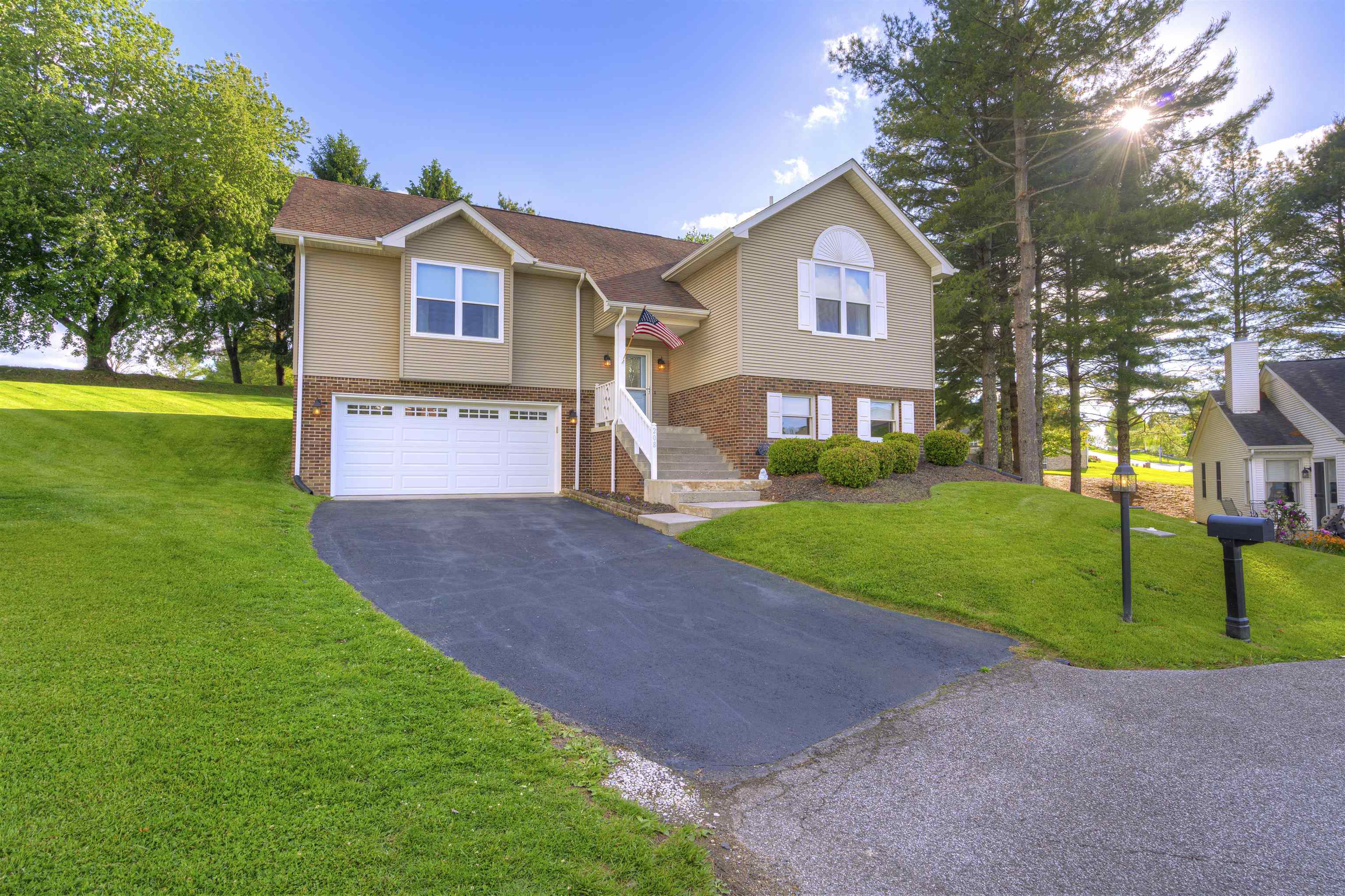 208 Glen View Lane Radford VA 24141