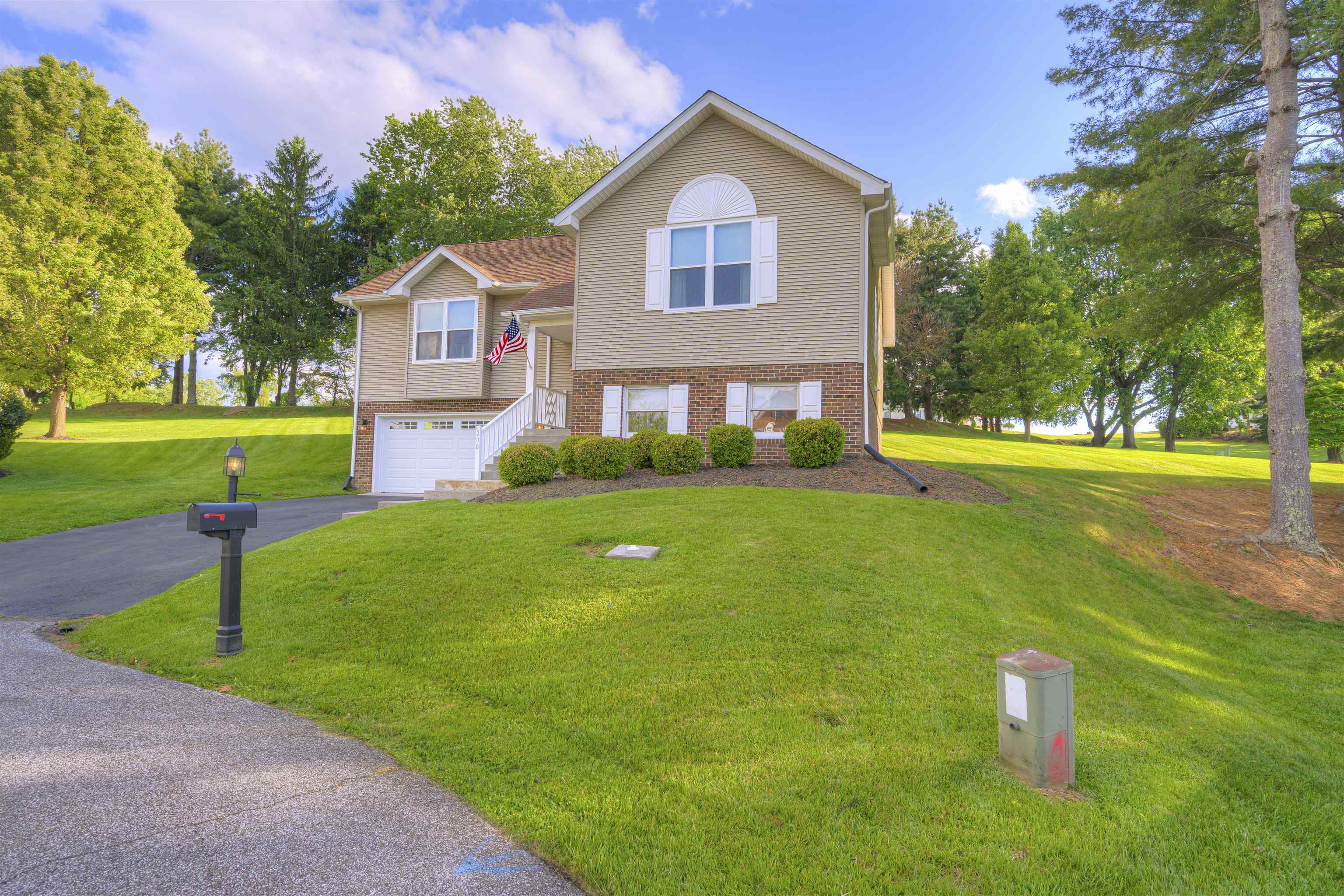 208 Glen View Lane Radford VA 24141
