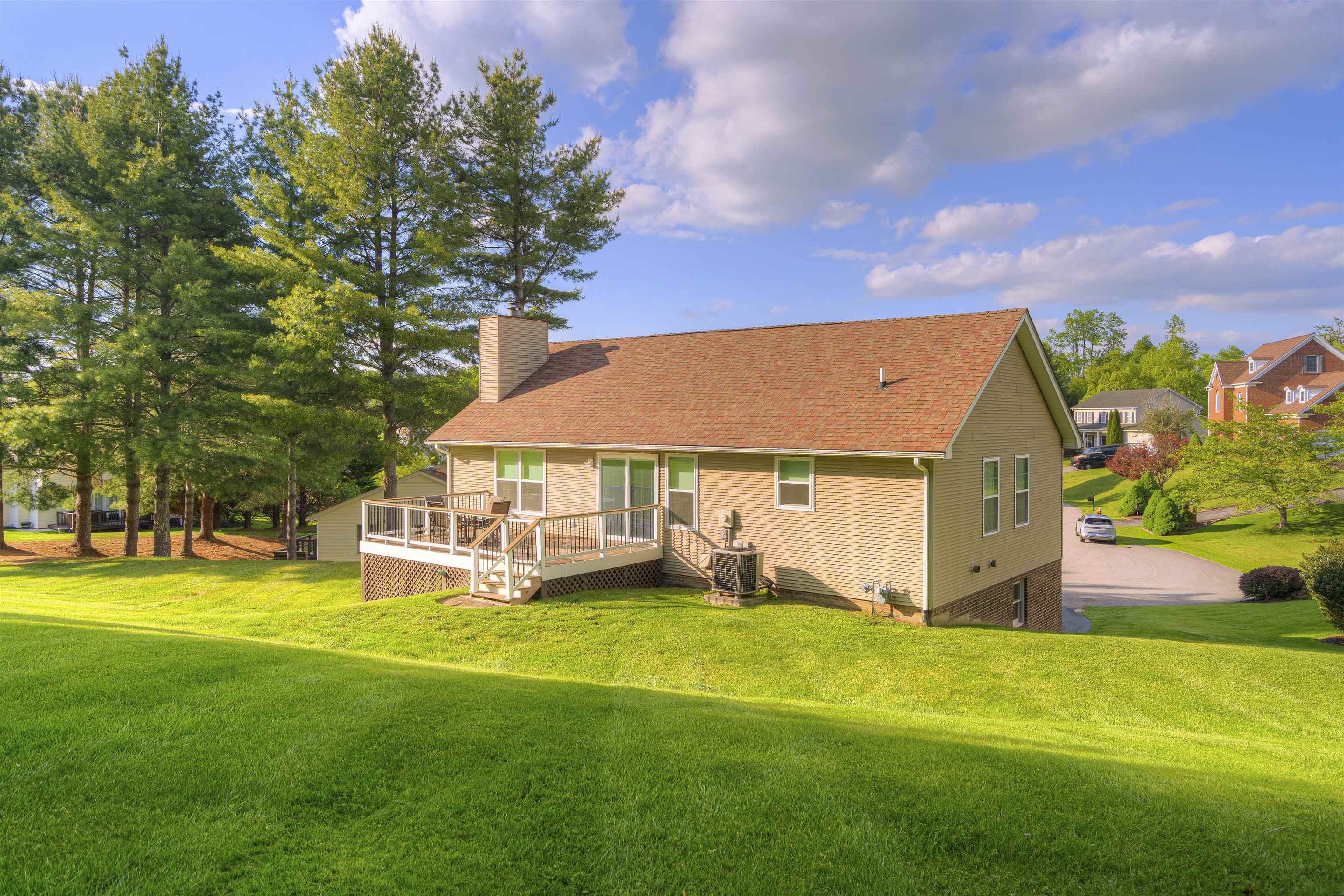 208 Glen View Lane Radford VA 24141
