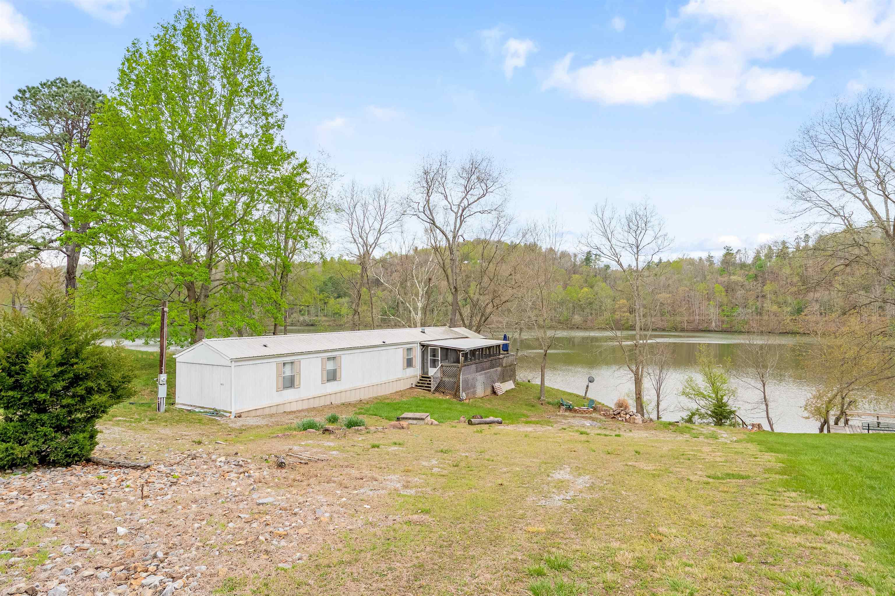 4272 Paradise Road Hiwassee VA 24347