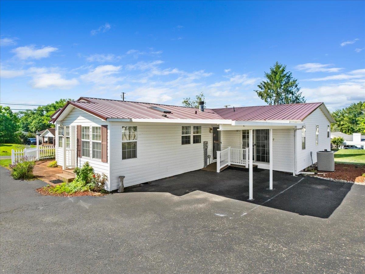 7727 Brooklyn Road Fairlawn VA 24141