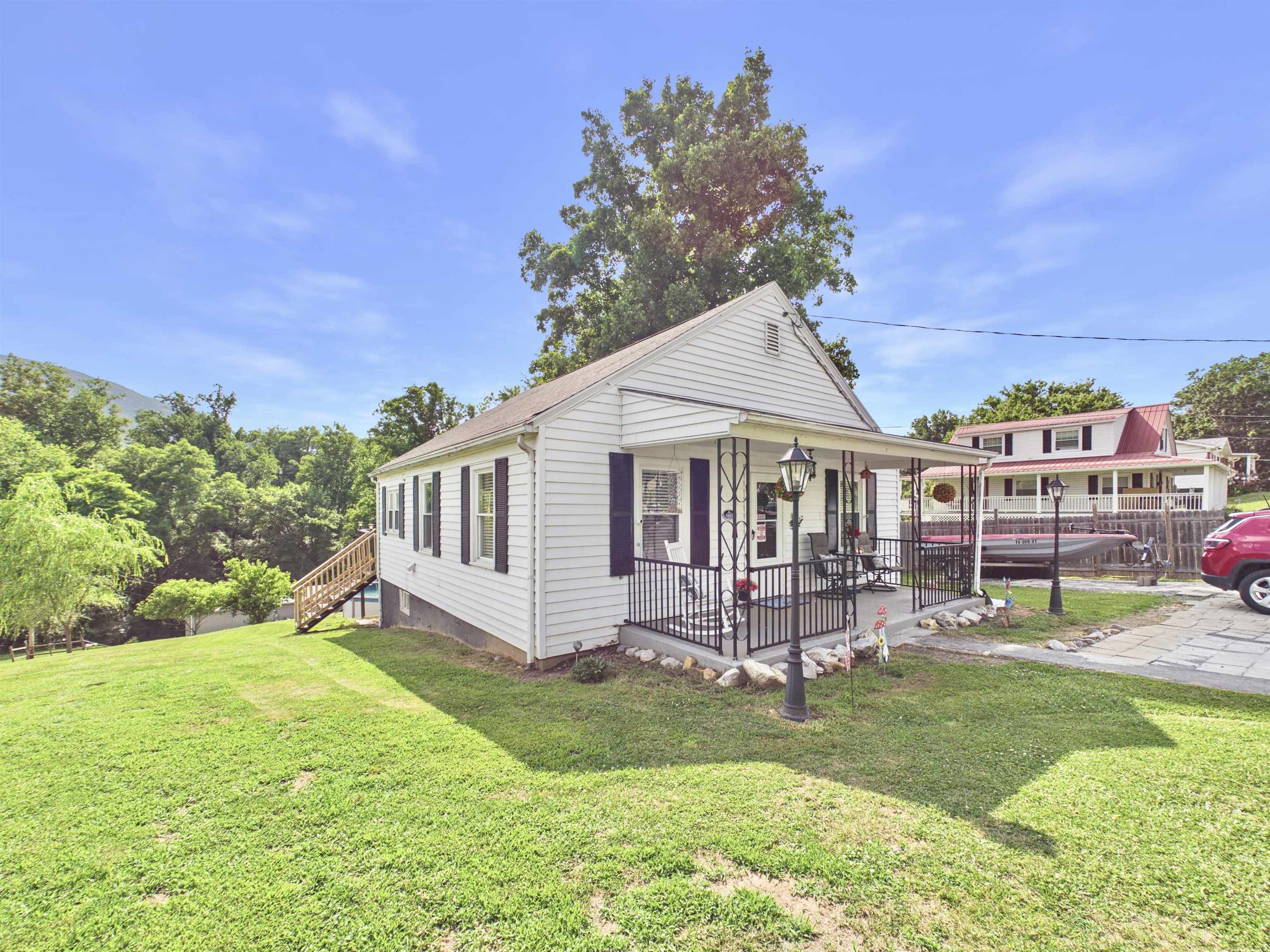 605 Giles Street Pearisburg VA 24134