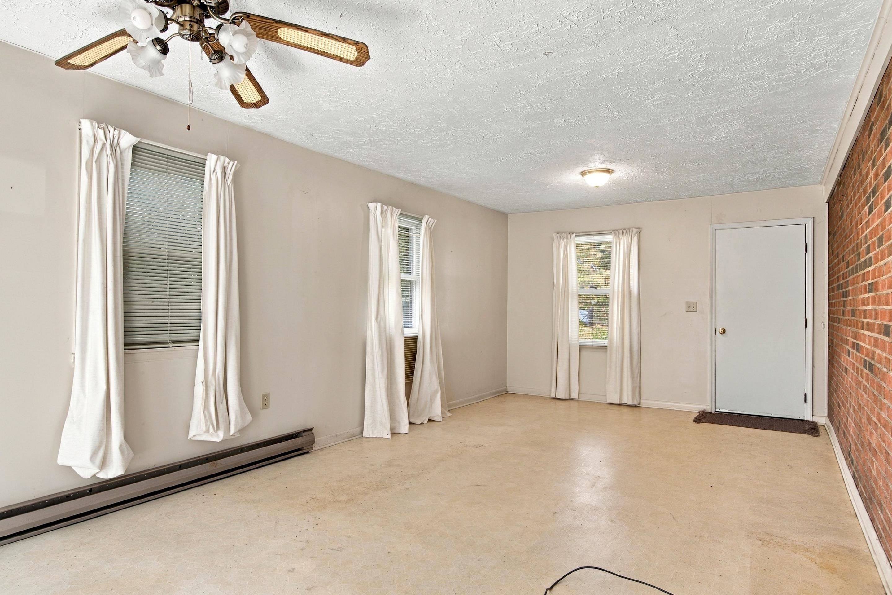 102 Foundry Place Radford VA 24141