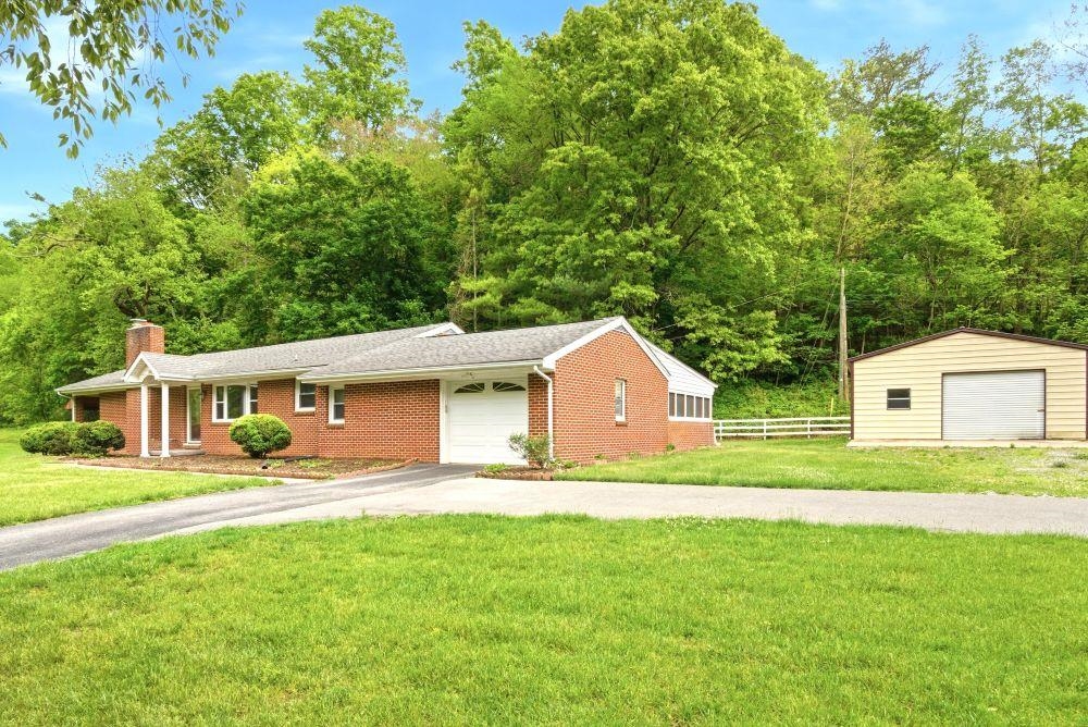 1961 Wolf Creek Road Narrows VA 24124