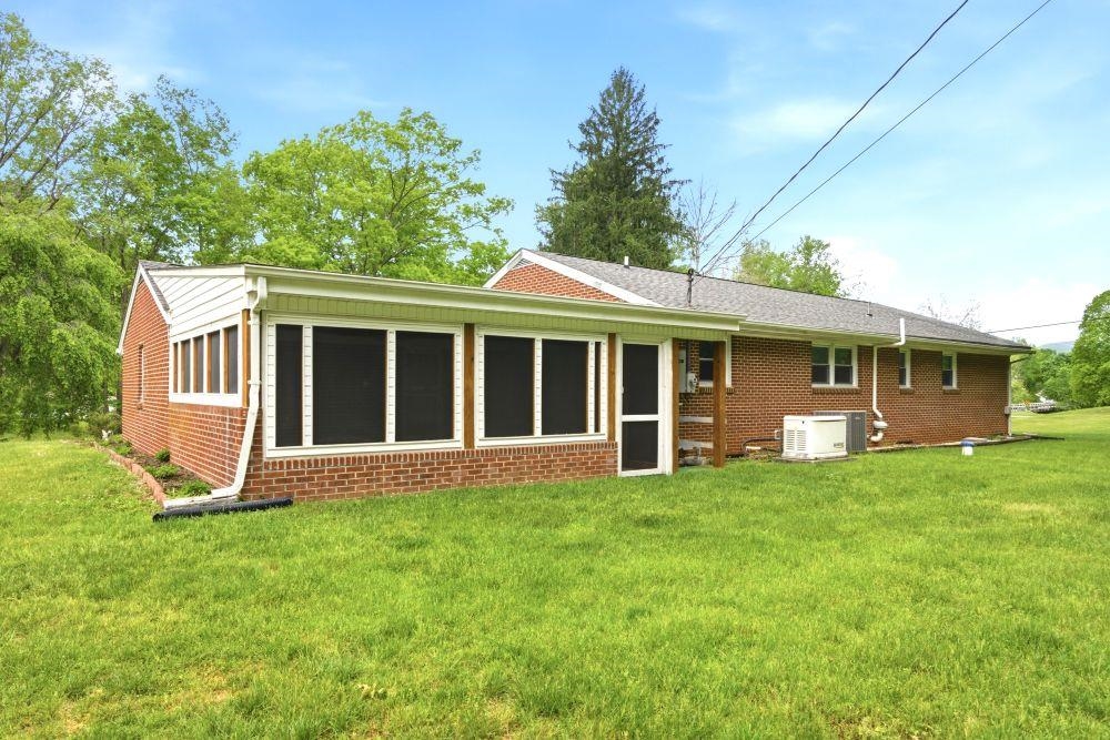 1961 Wolf Creek Road Narrows VA 24124