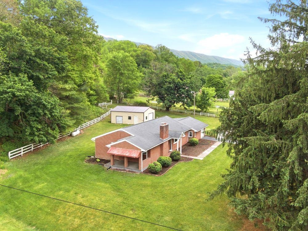 1961 Wolf Creek Road Narrows VA 24124