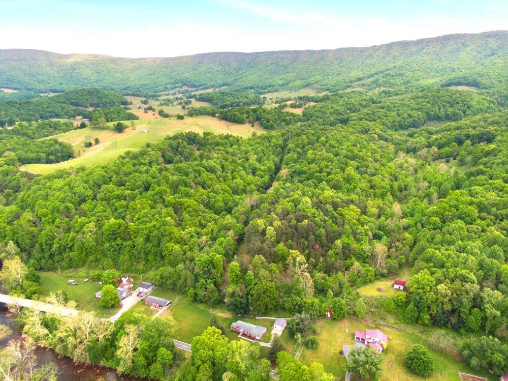1961 Wolf Creek Road Narrows VA 24124