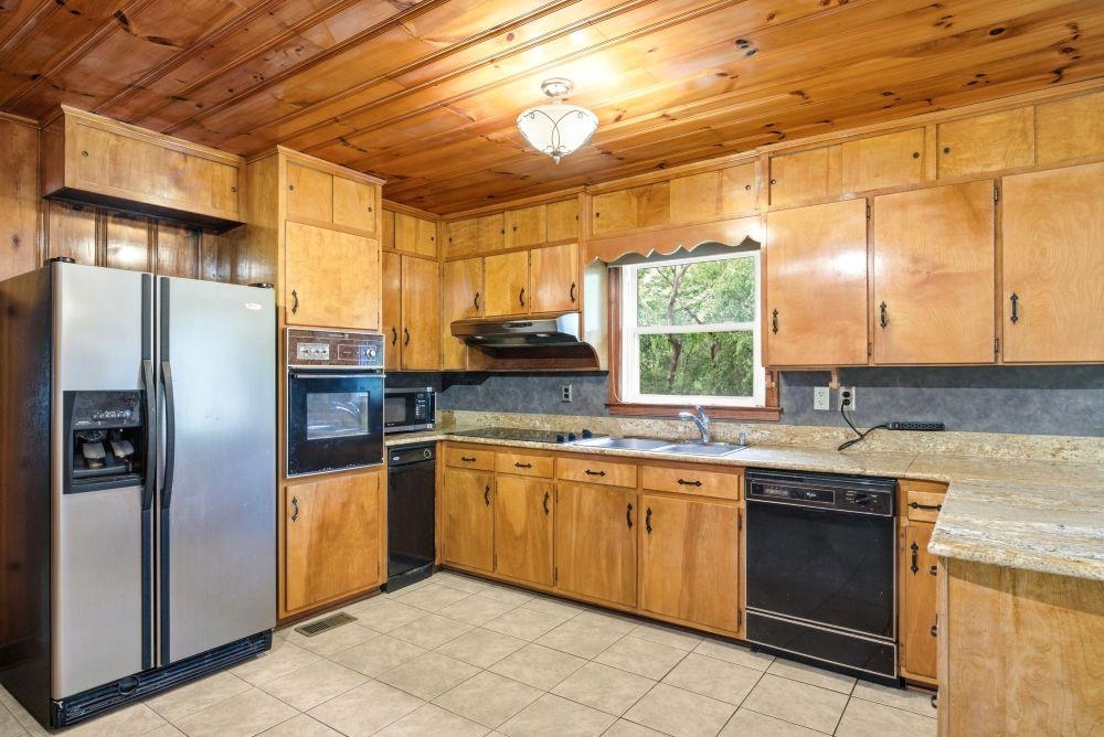 1961 Wolf Creek Road Narrows VA 24124