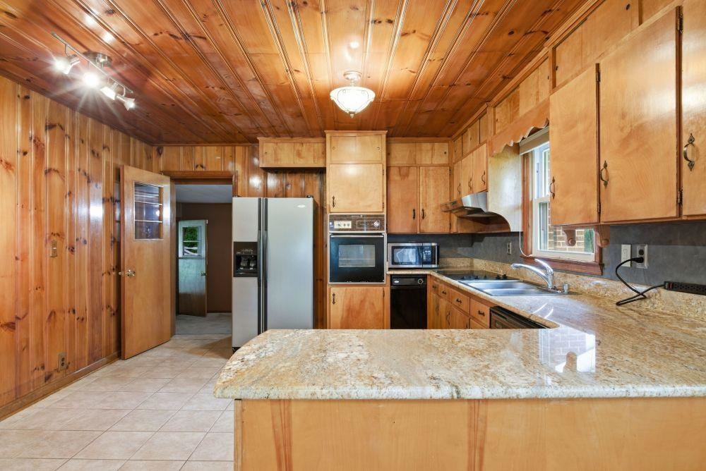 1961 Wolf Creek Road Narrows VA 24124
