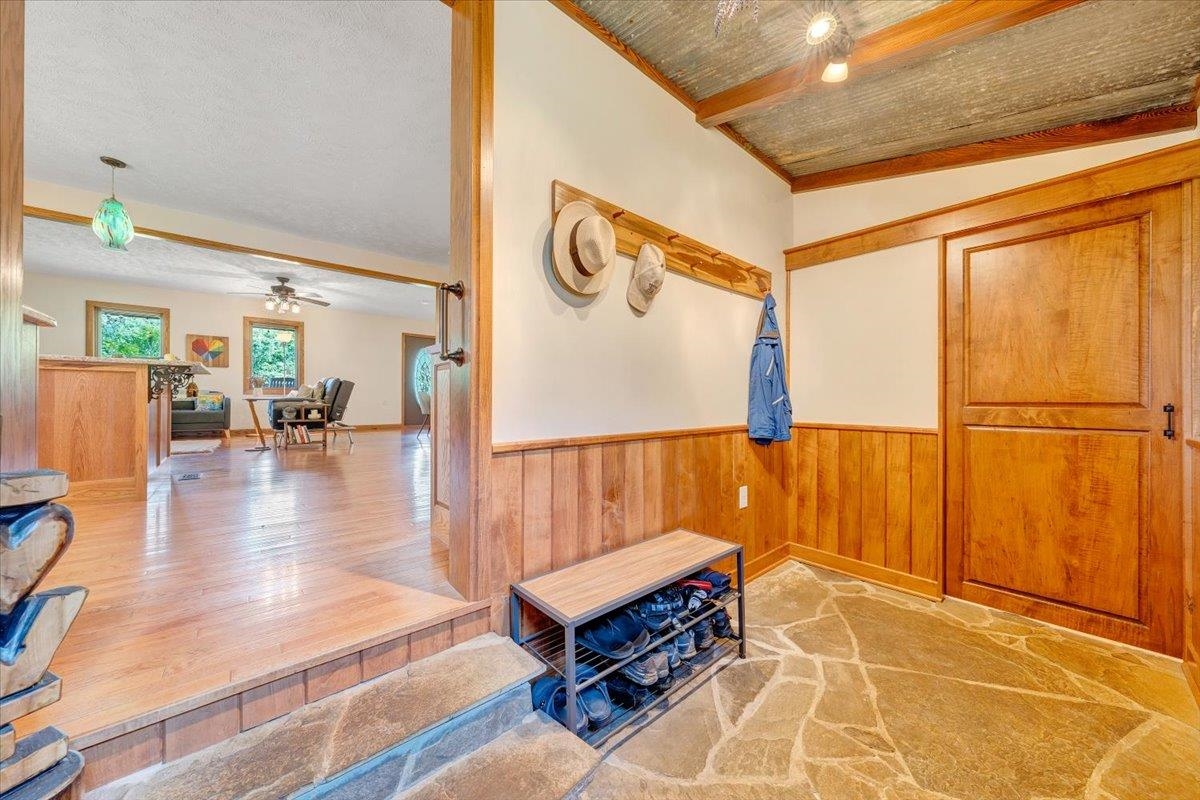2275 Union School Road SW Floyd VA 24091