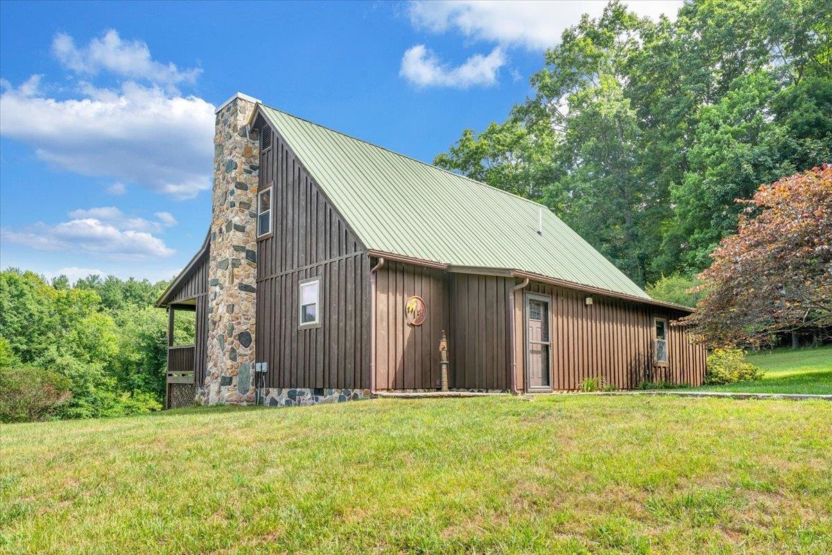 2275 Union School Road SW Floyd VA 24091