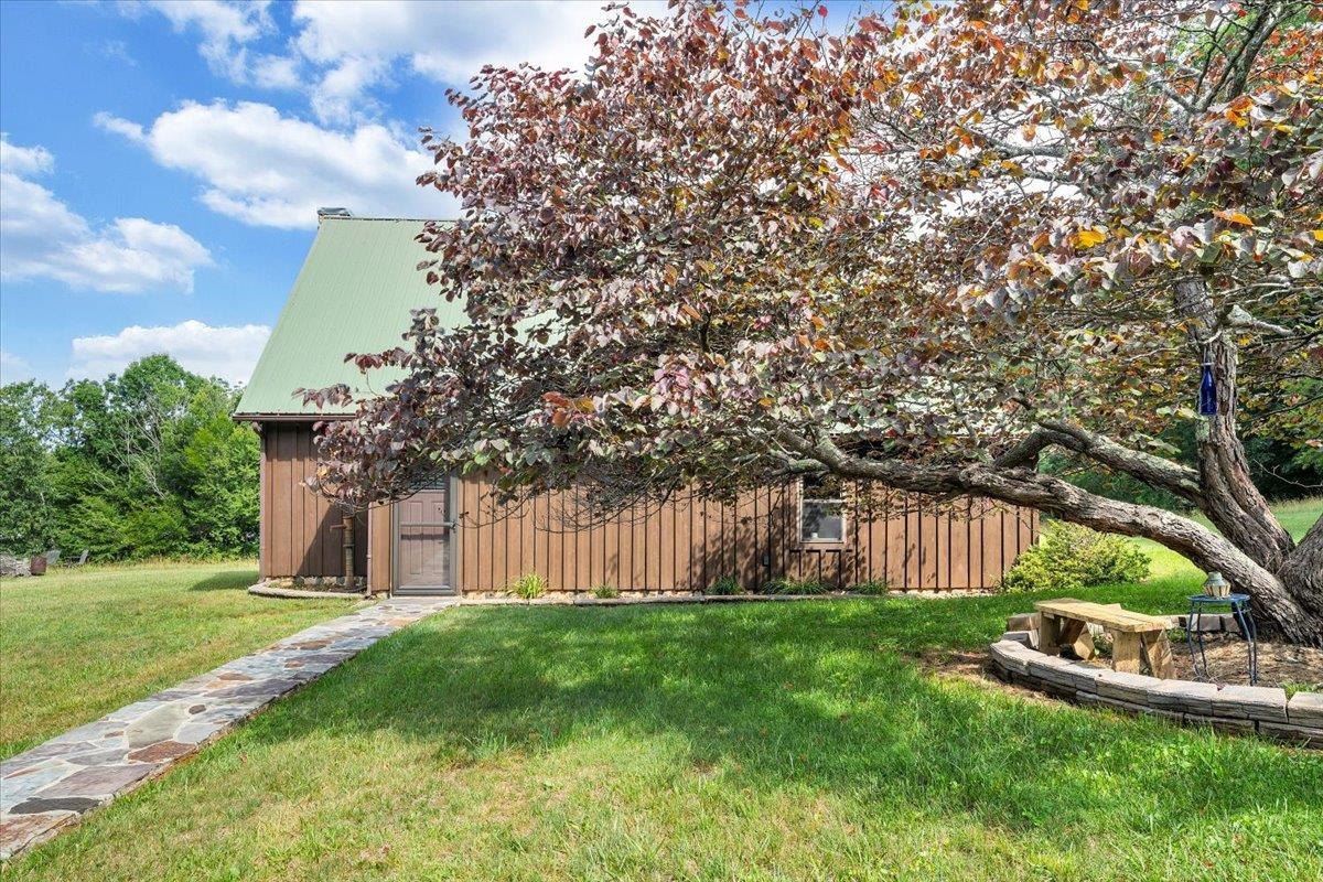 2275 Union School Road SW Floyd VA 24091
