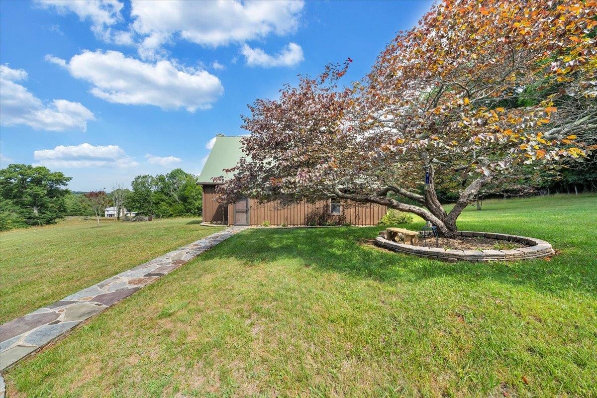2275 Union School Road SW Floyd VA 24091