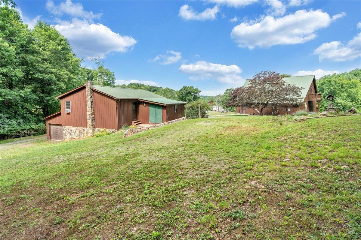 2275 Union School Road SW Floyd VA 24091