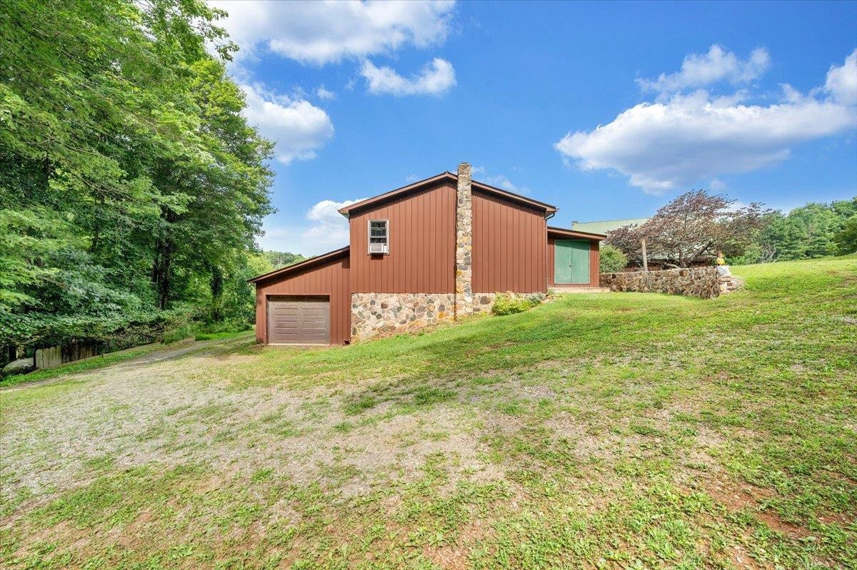 2275 Union School Road SW Floyd VA 24091