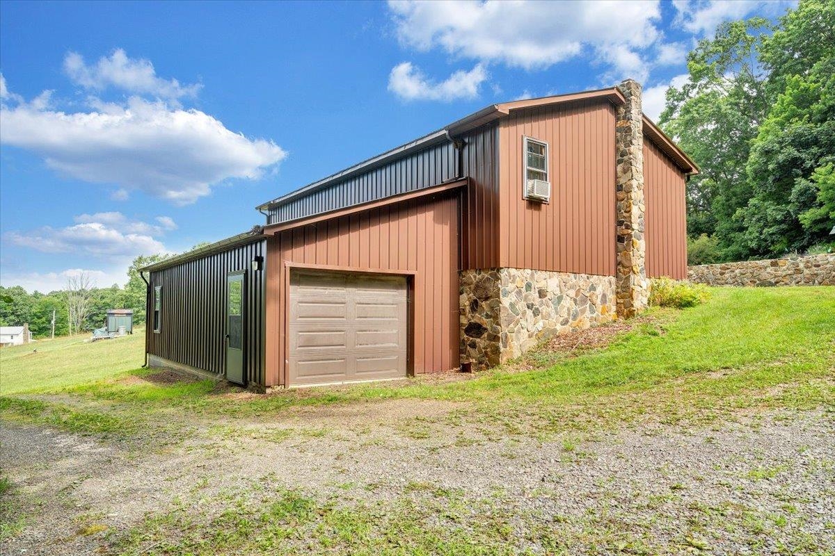 2275 Union School Road SW Floyd VA 24091