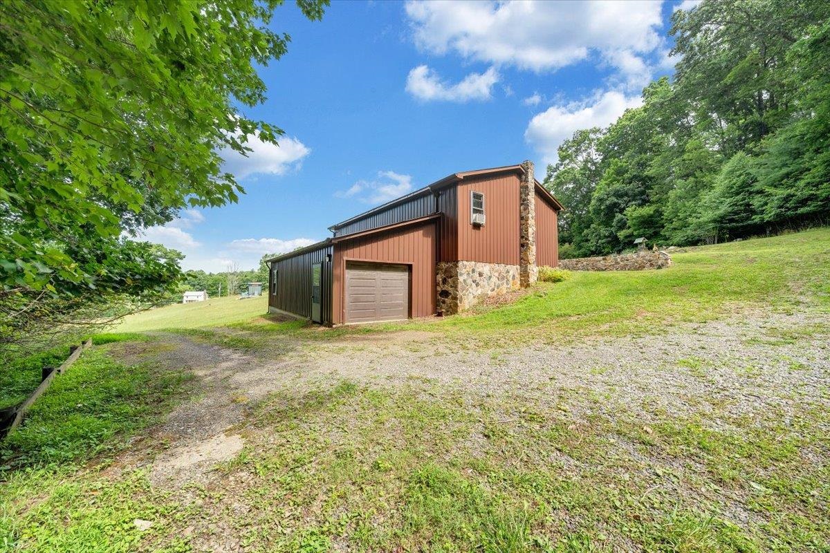 2275 Union School Road SW Floyd VA 24091