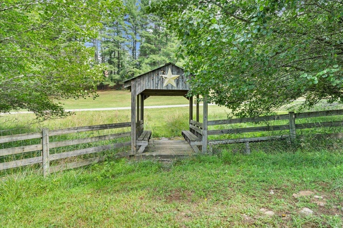 2275 Union School Road SW Floyd VA 24091