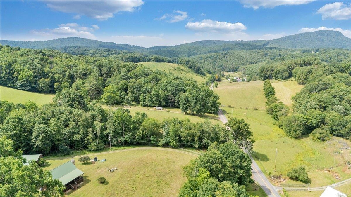 2275 Union School Road SW Floyd VA 24091