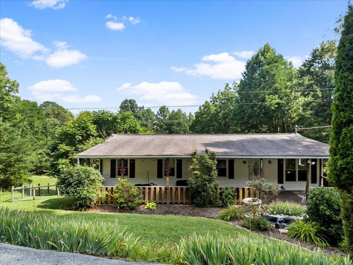 6586 Parrott Mountain Drive Parrott VA 24132