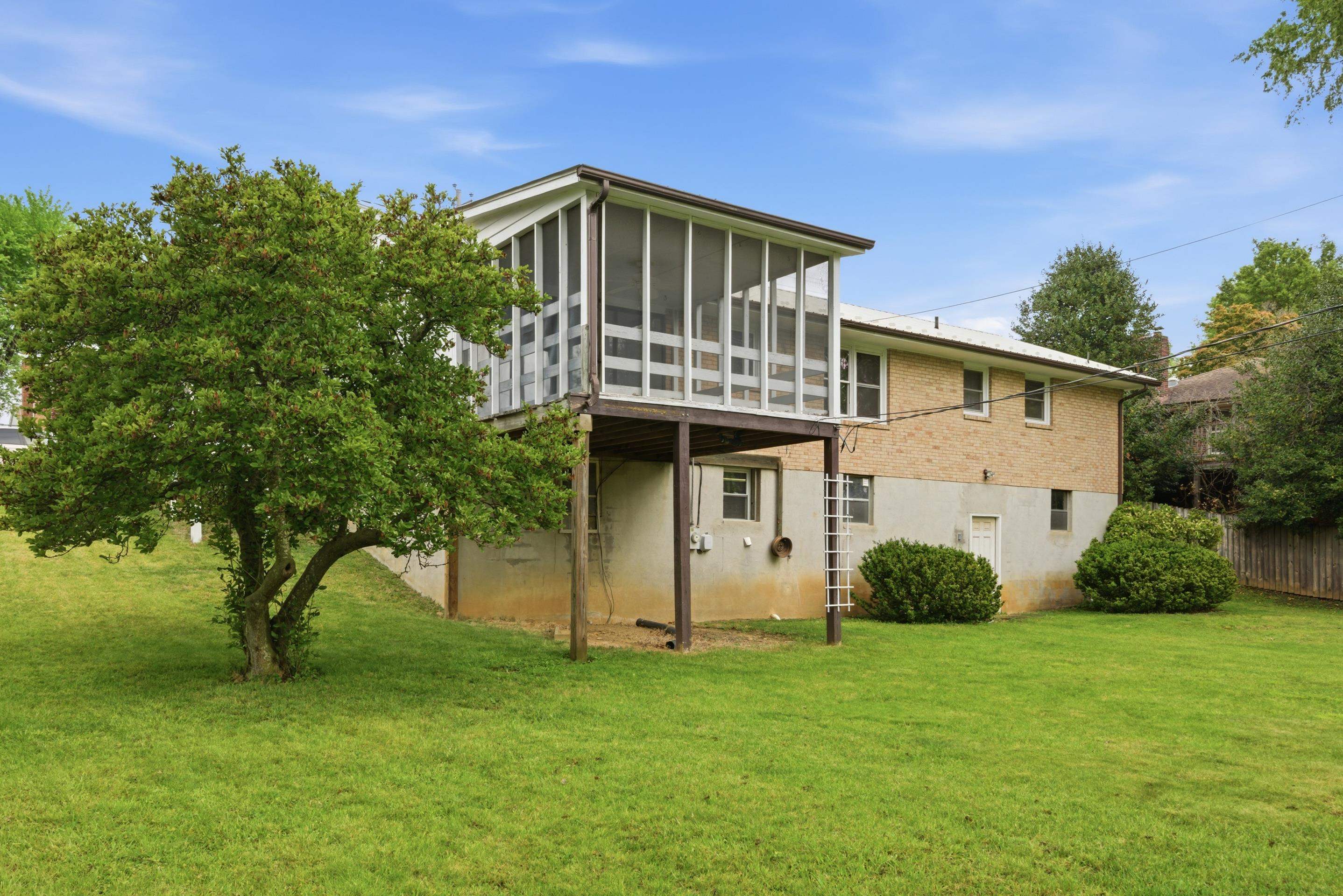 820 Seventh Street Radford VA 24141