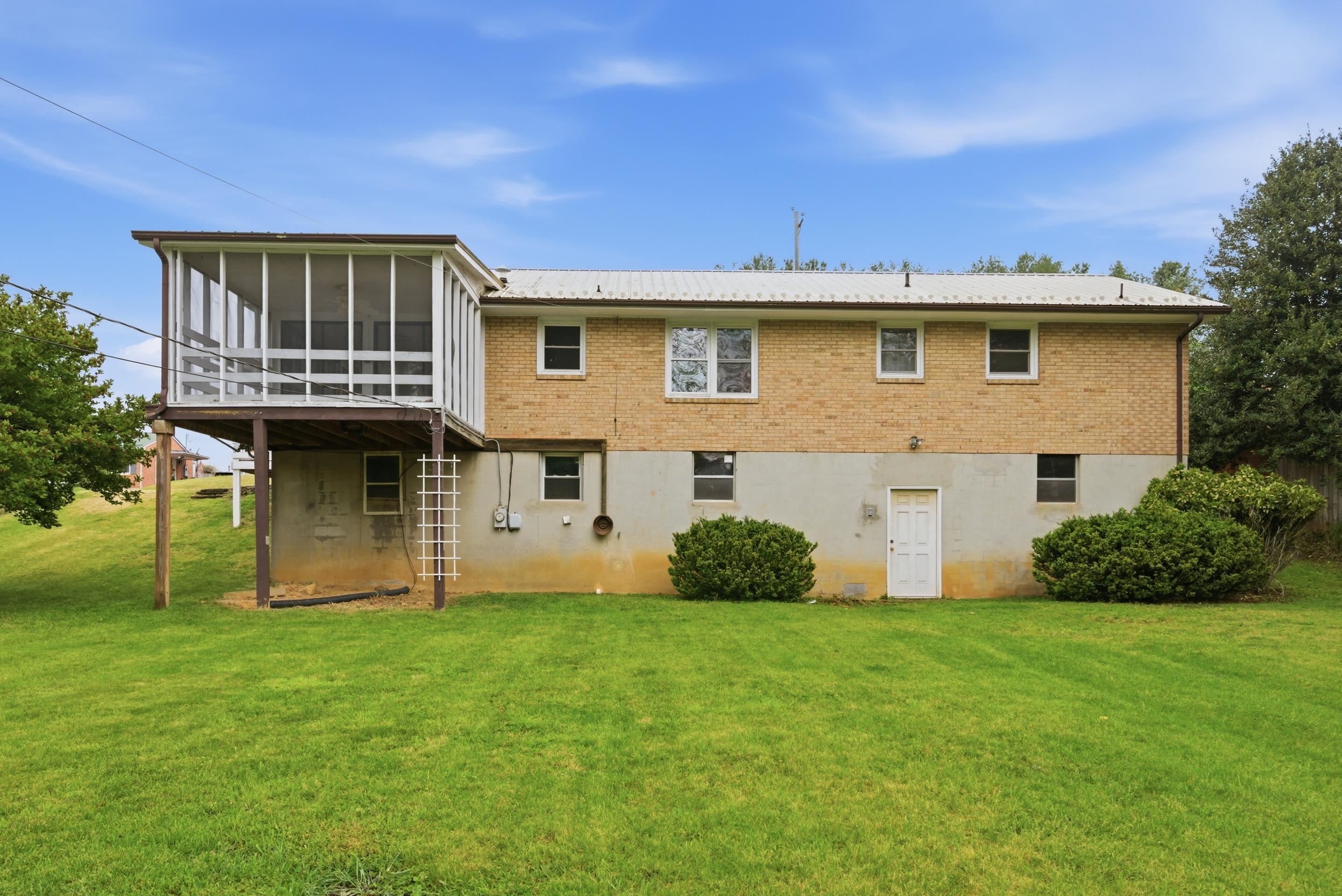 820 Seventh Street Radford VA 24141