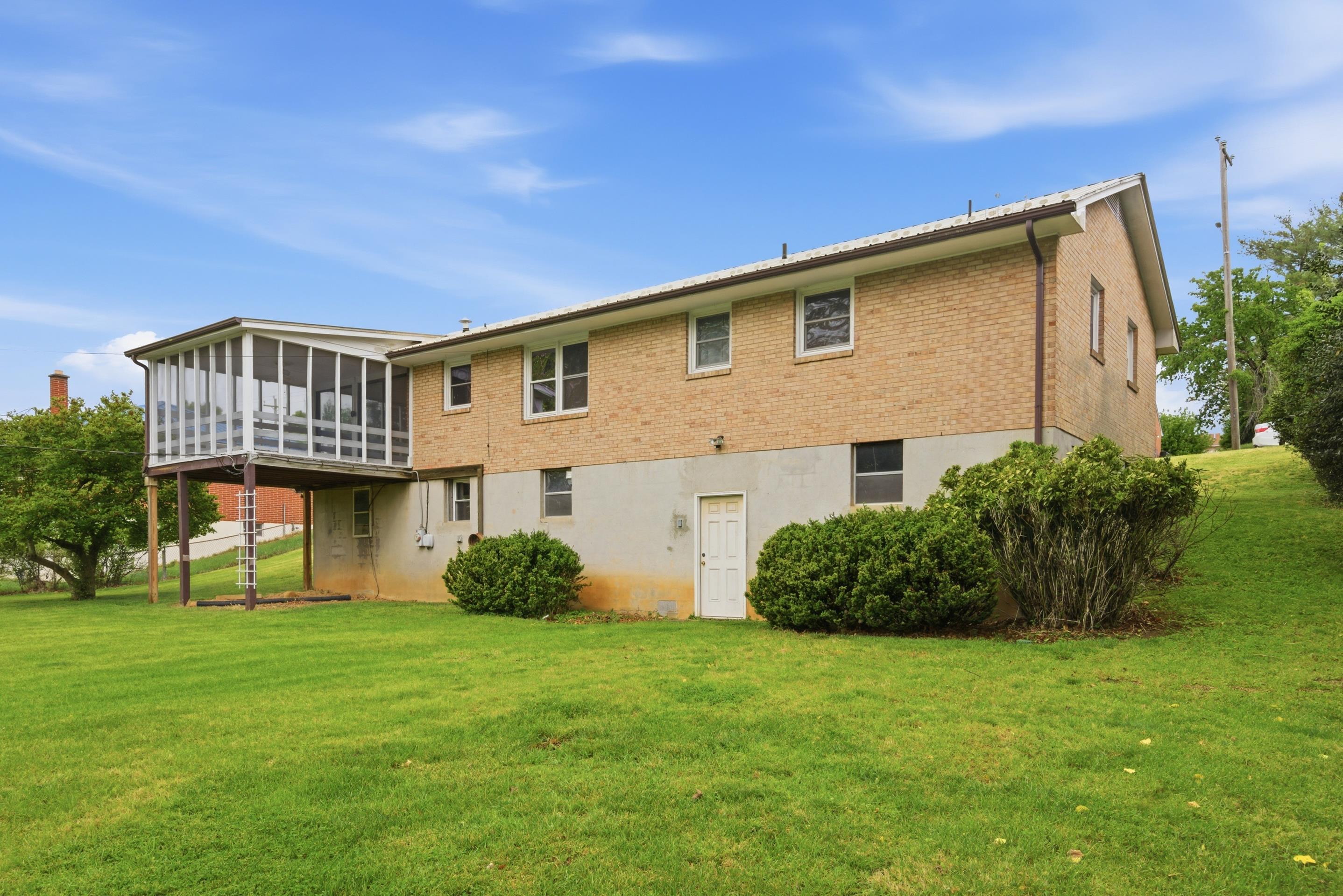 820 Seventh Street Radford VA 24141