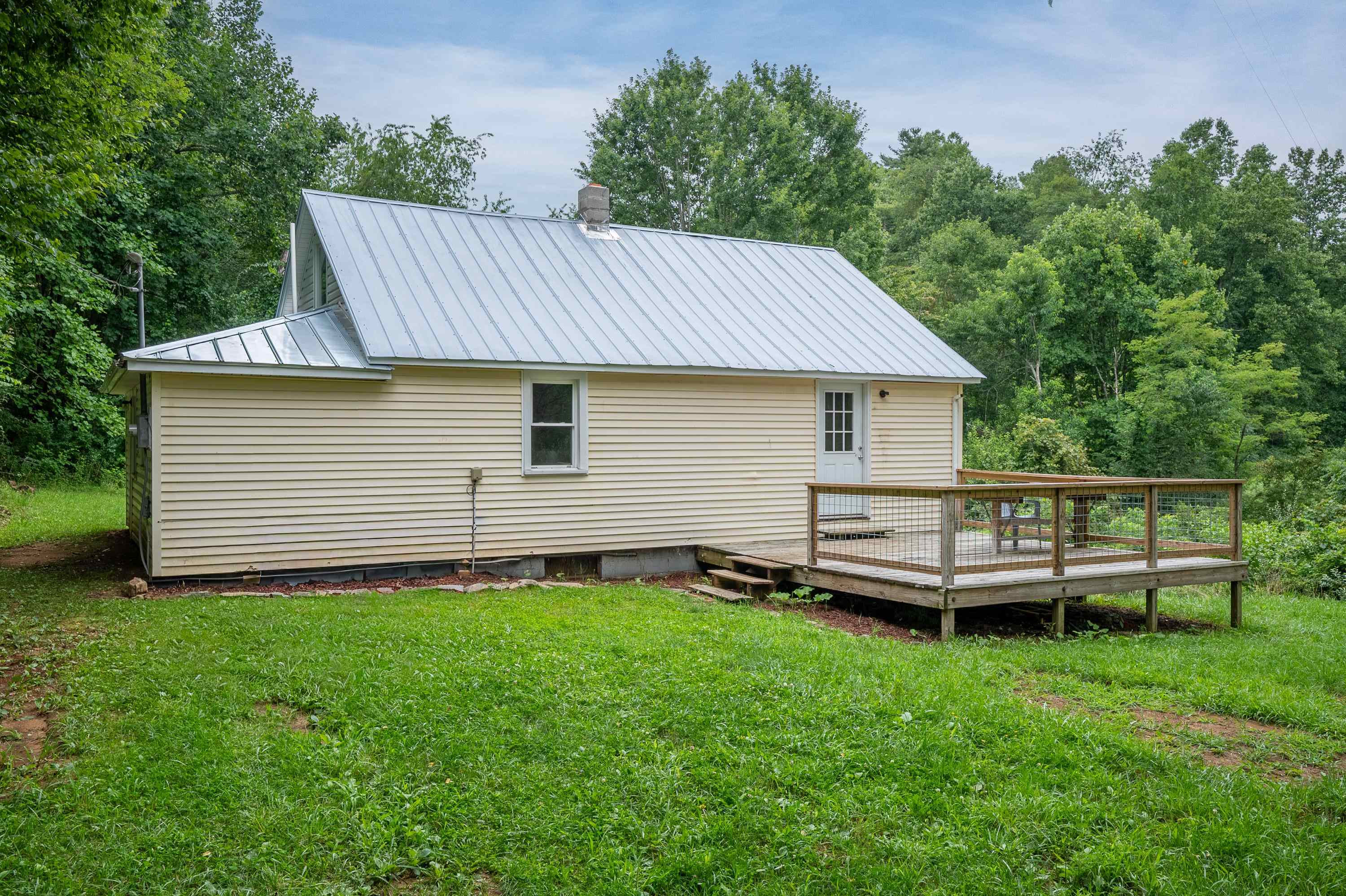 2890 Stonewall Road NW Pilot VA 24138