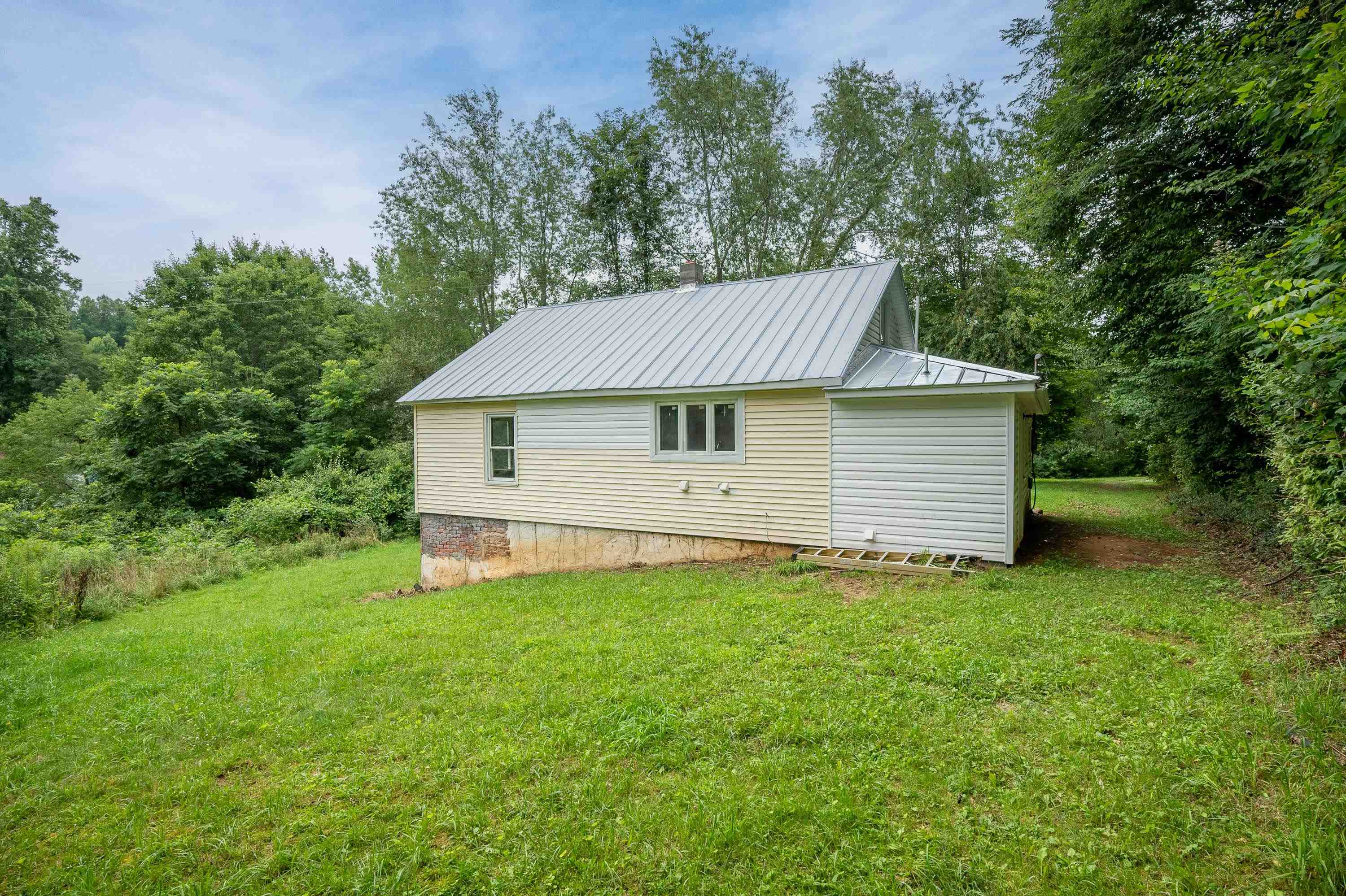 2890 Stonewall Road NW Pilot VA 24138