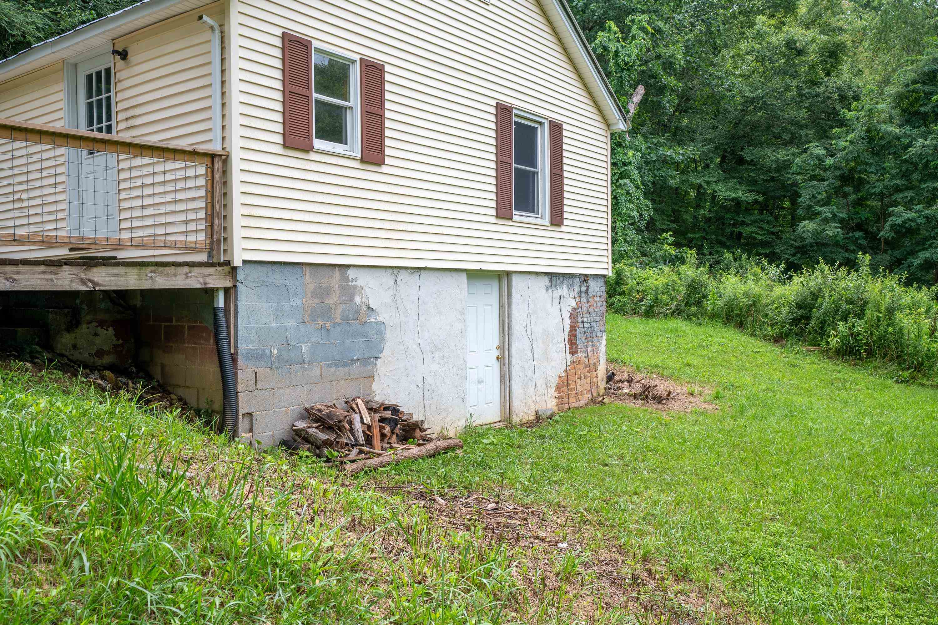 2890 Stonewall Road NW Pilot VA 24138