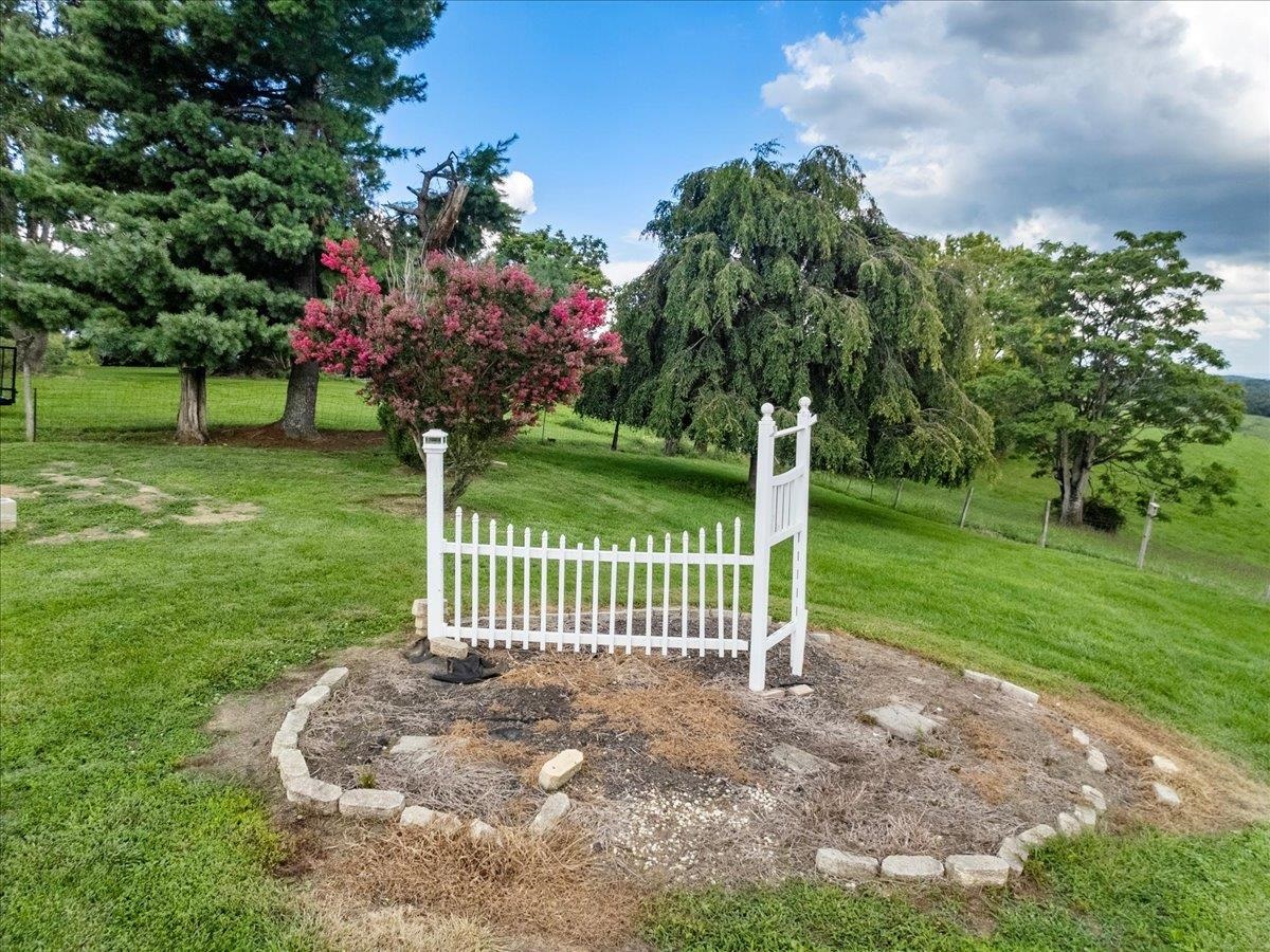 5833 Lyons Road Dublin VA 24084
