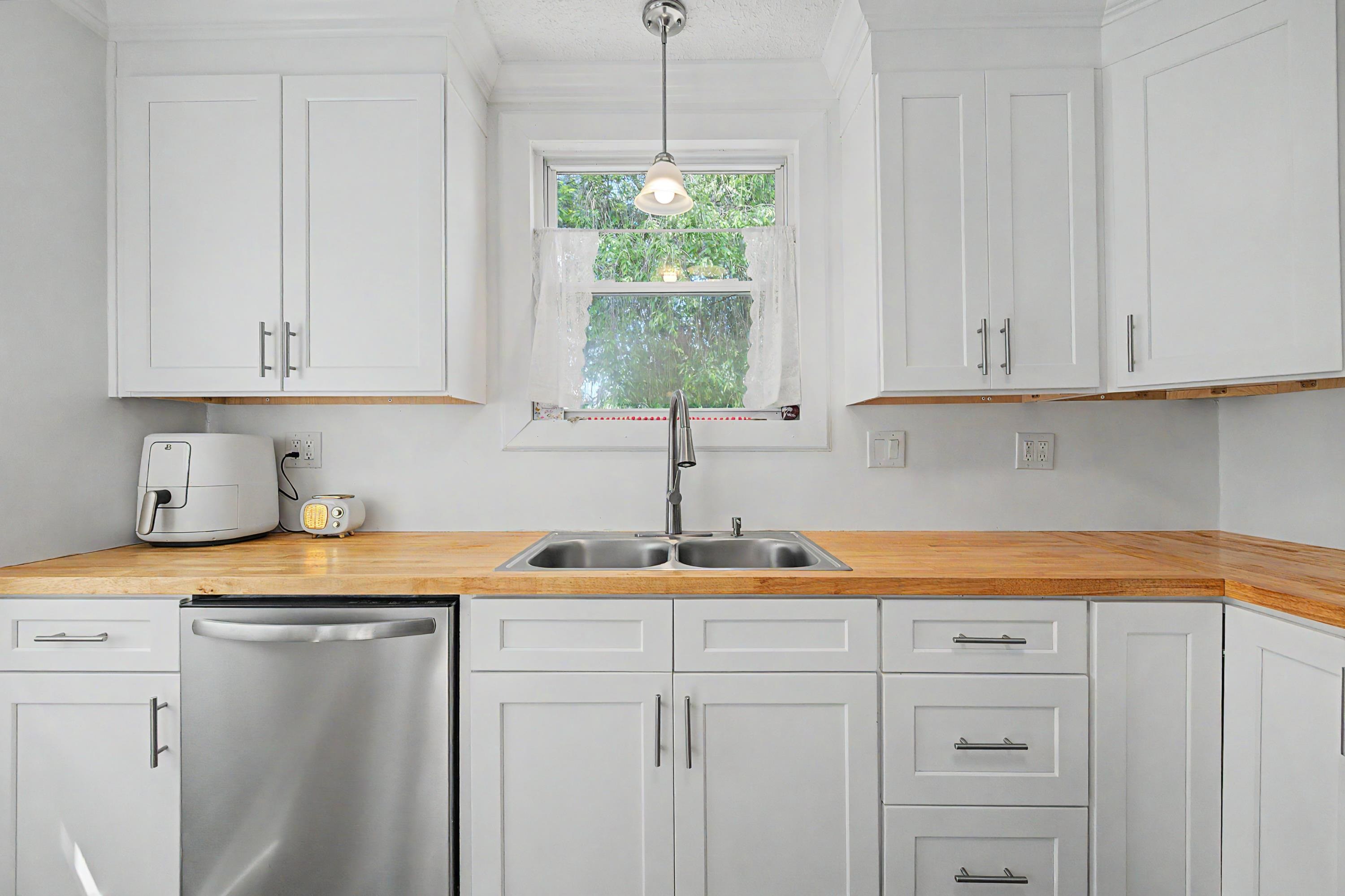 904 Westview Street Narrows VA 24124