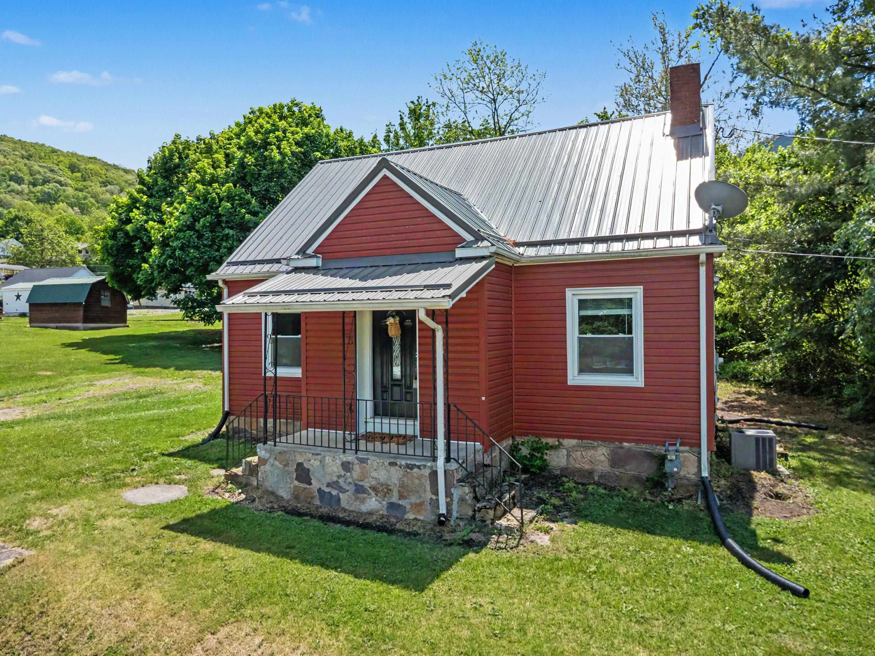 904 Westview Street Narrows VA 24124