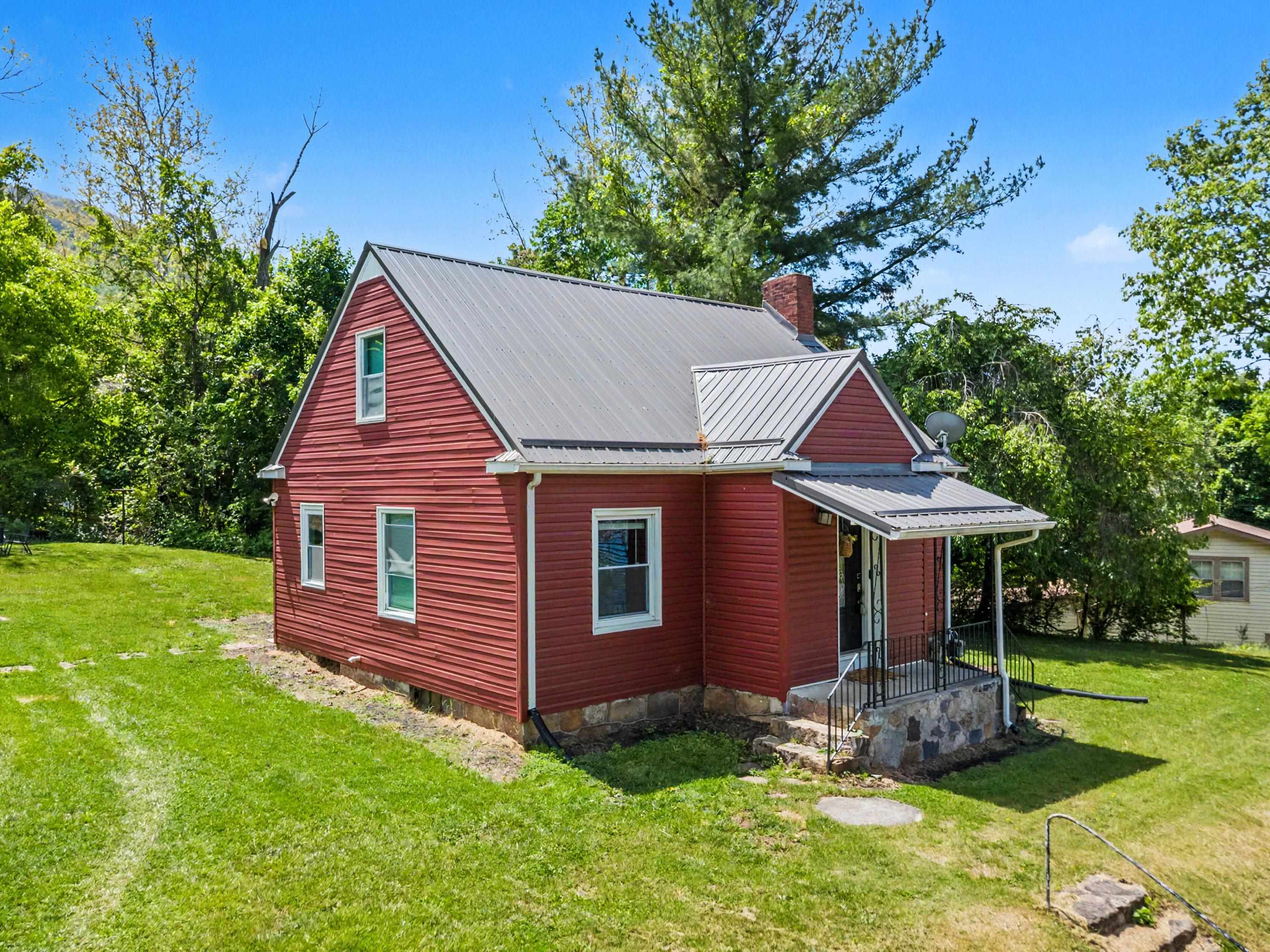 904 Westview Street Narrows VA 24124