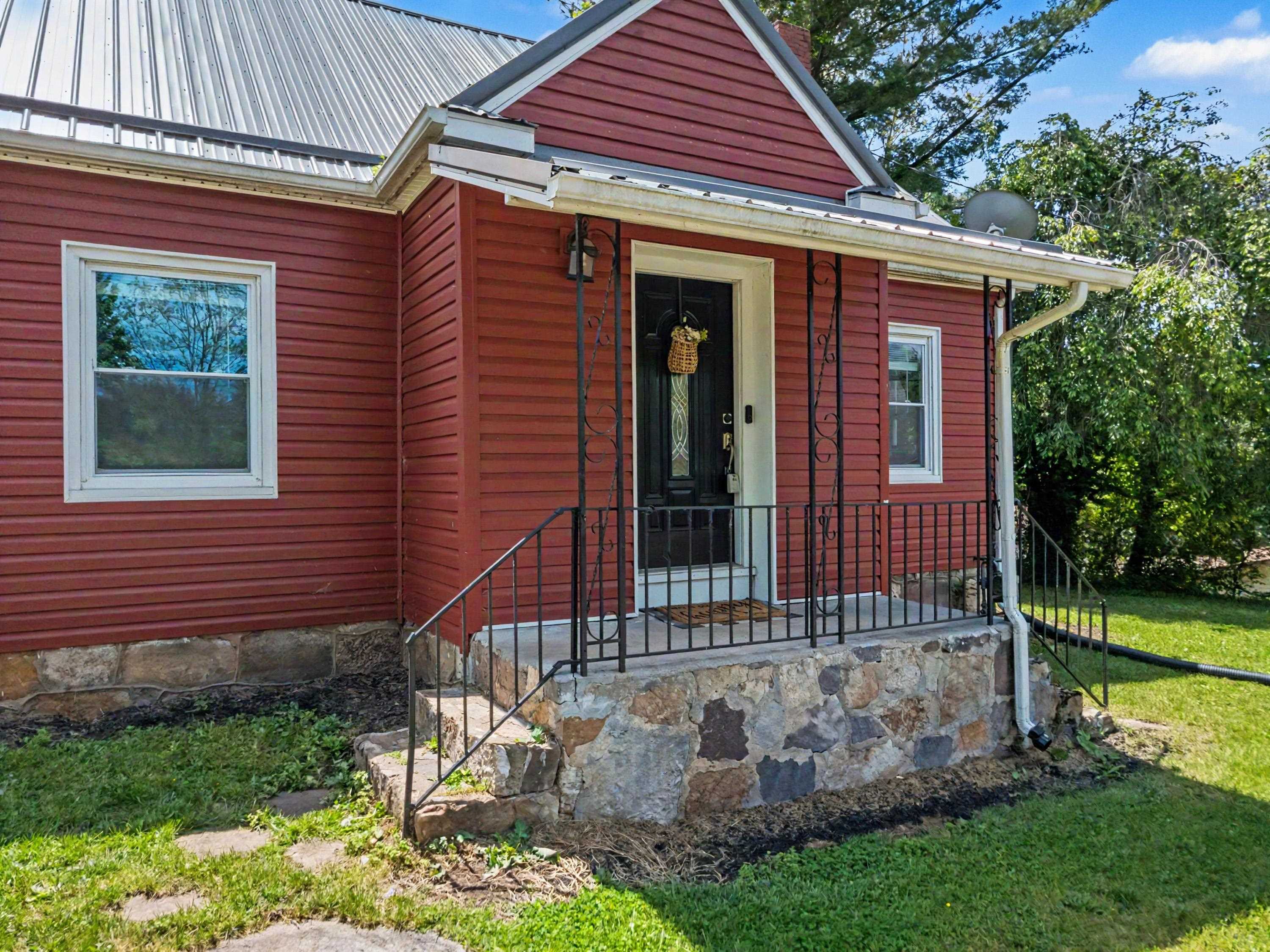 904 Westview Street Narrows VA 24124