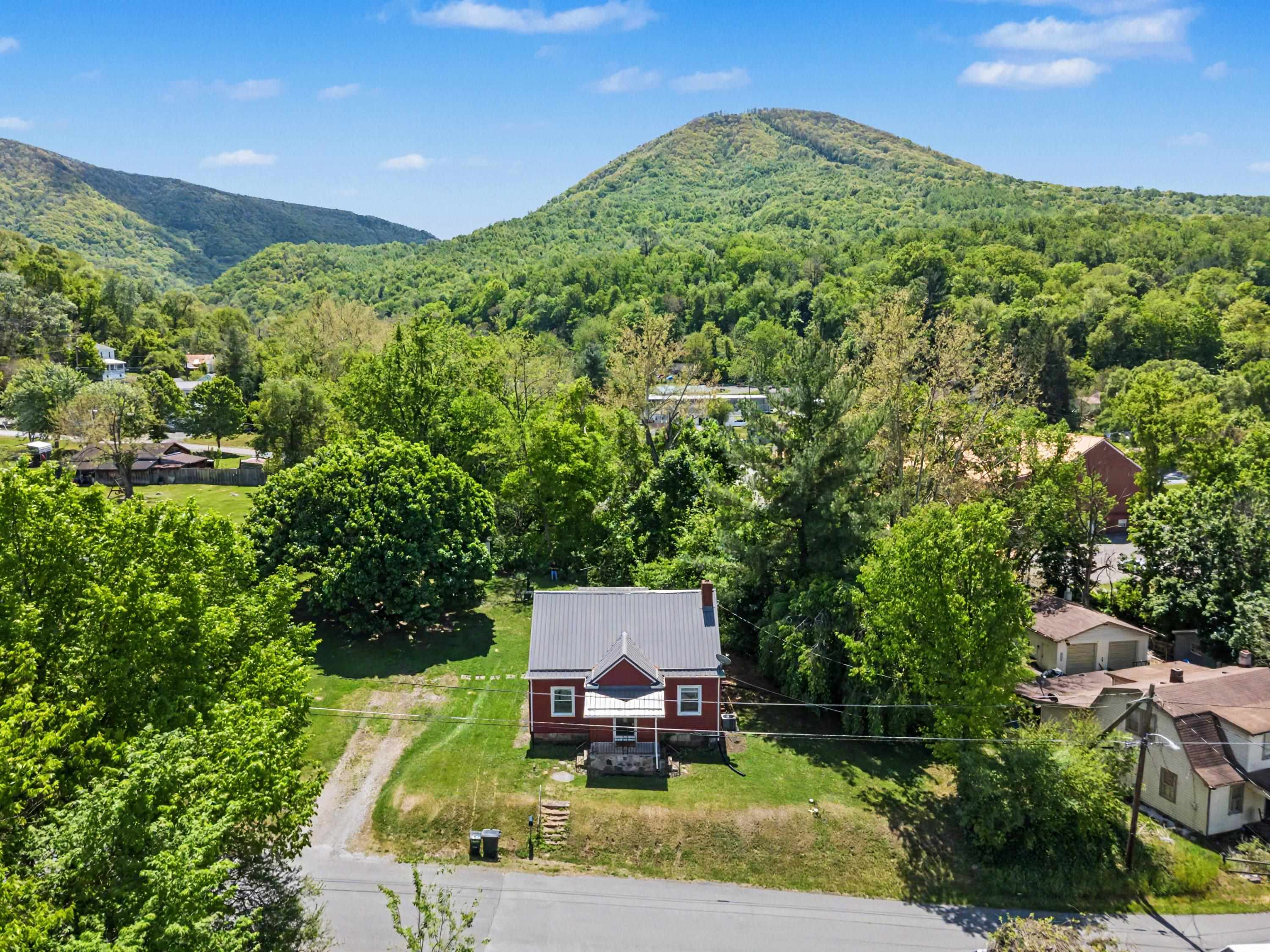 904 Westview Street Narrows VA 24124