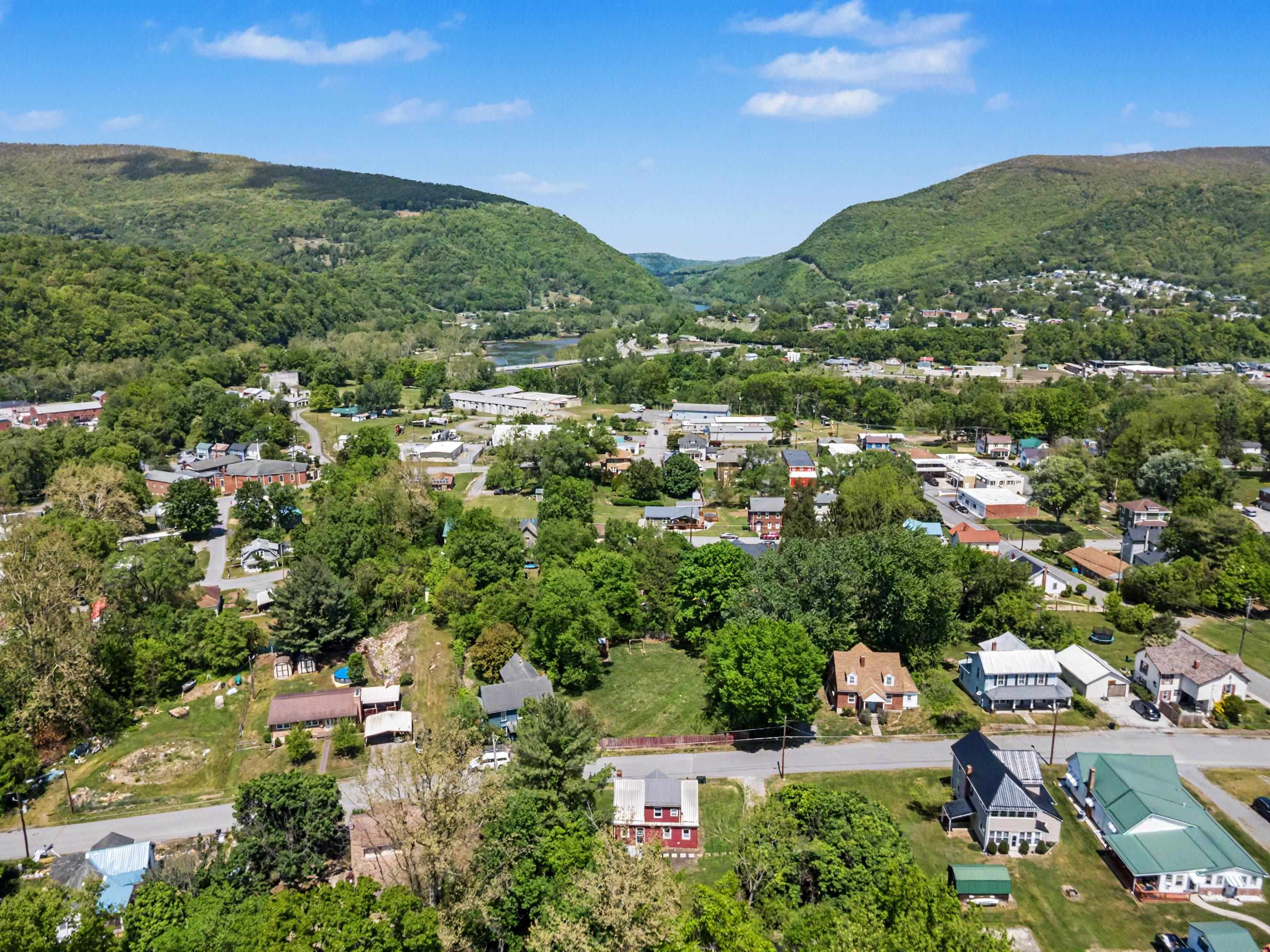 904 Westview Street Narrows VA 24124