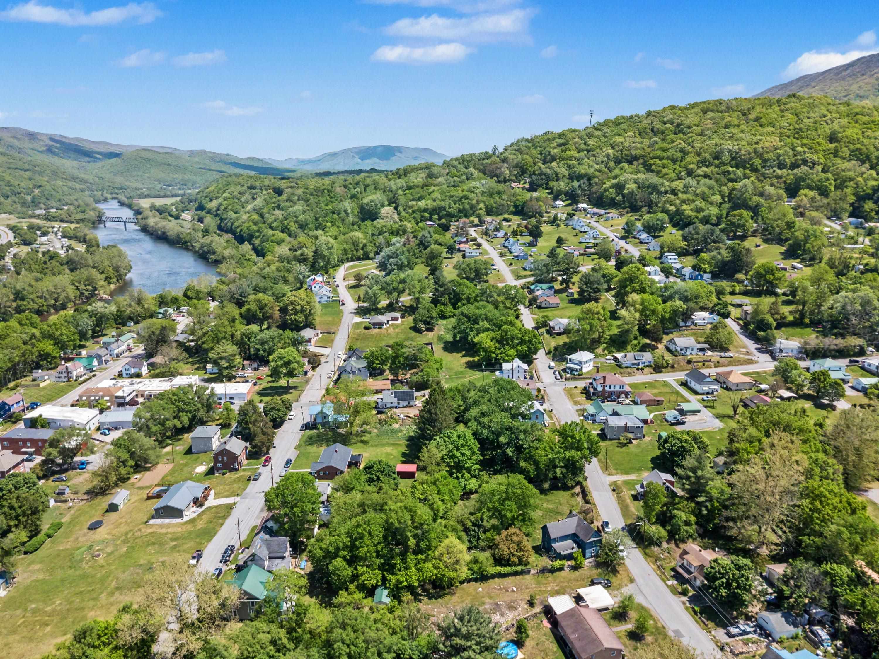 904 Westview Street Narrows VA 24124