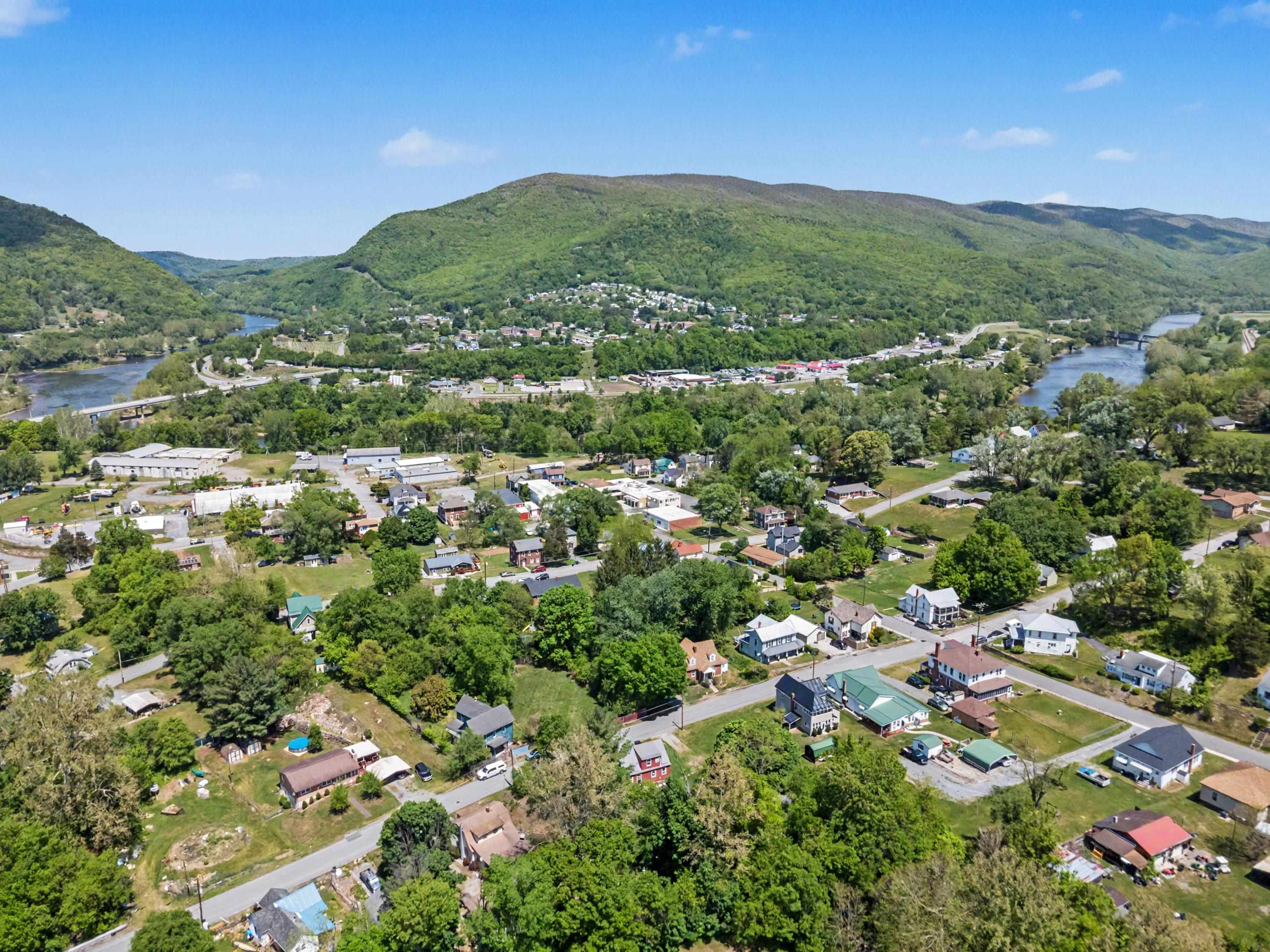 904 Westview Street Narrows VA 24124
