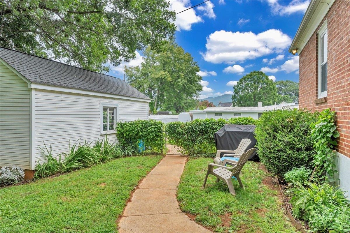 3240 Fleming Avenue NW Roanoke VA 24012