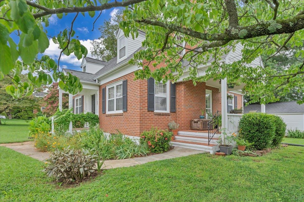 3240 Fleming Avenue NW Roanoke VA 24012