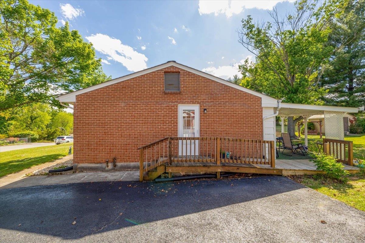 807 Seventh Street Radford VA 24141