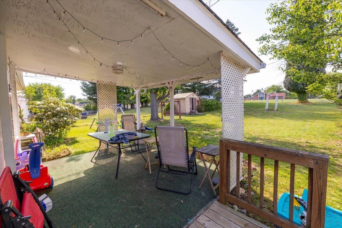807 Seventh Street Radford VA 24141