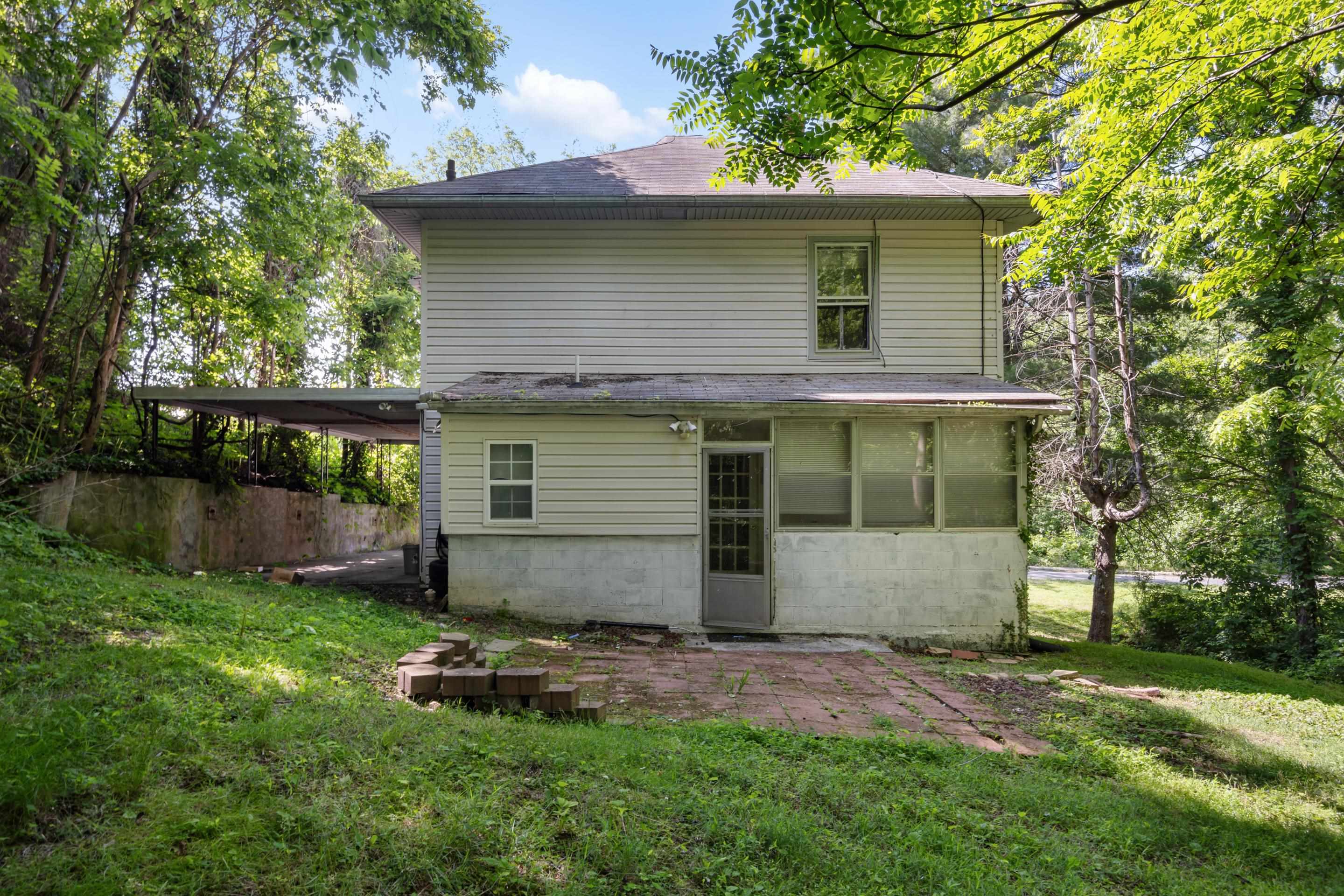 818 Second Street Radford VA 24141