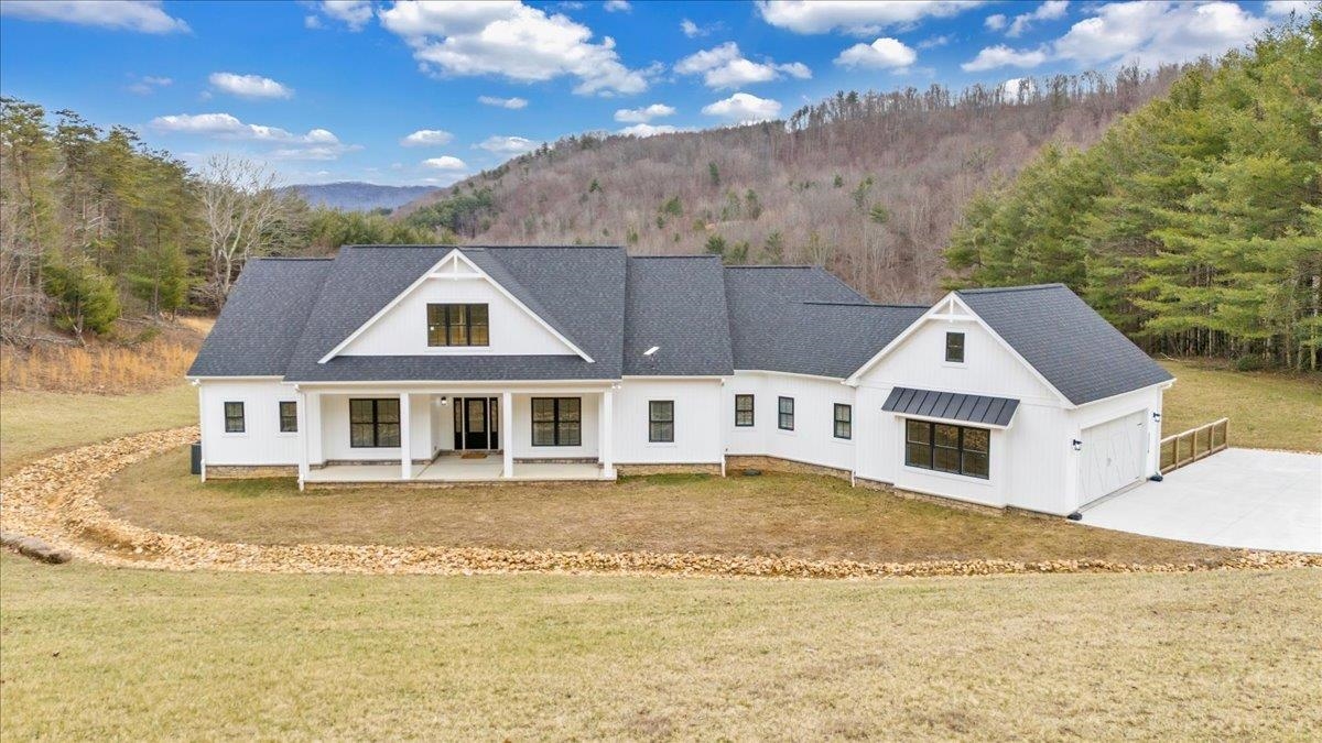 1516 Powder Mill Road Elk Creek VA 24326