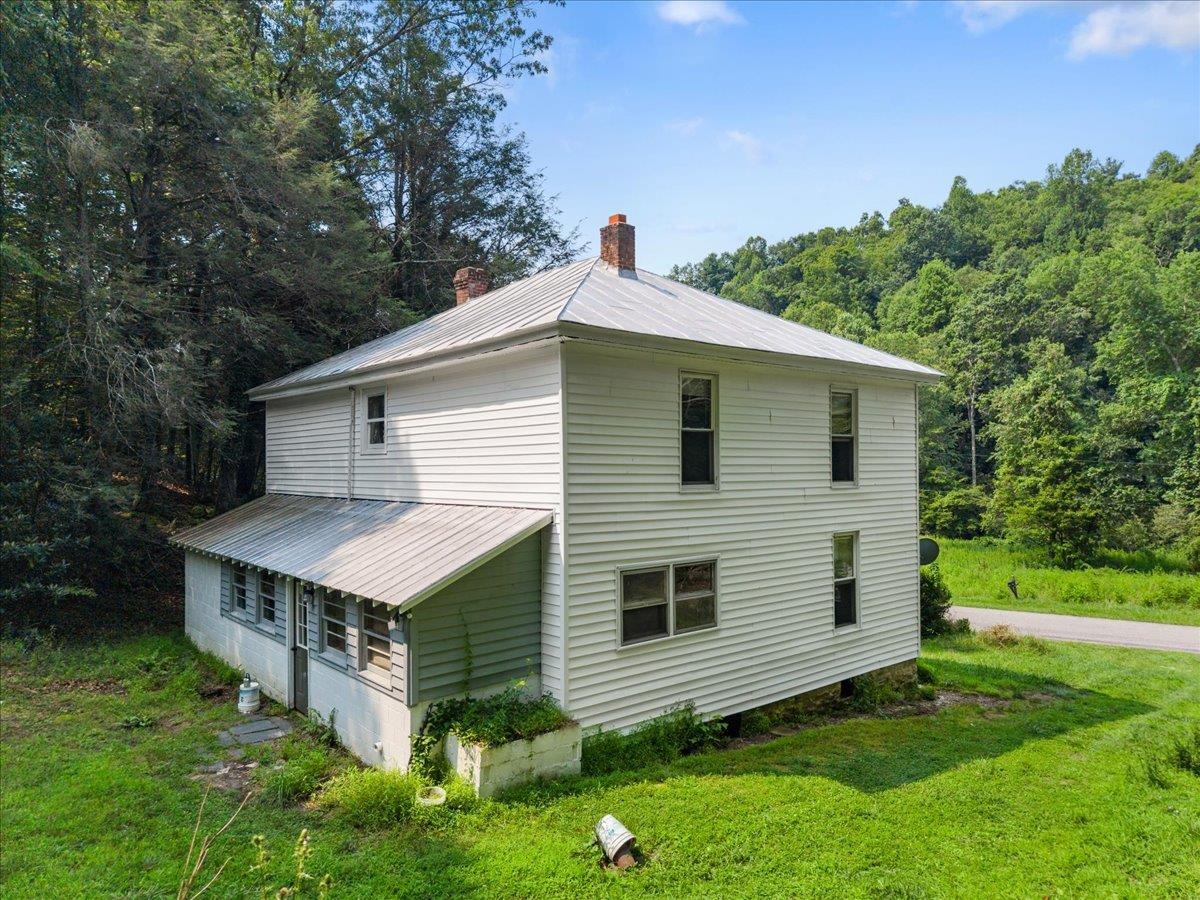 407 Graysville Road Copper Hill VA 24079