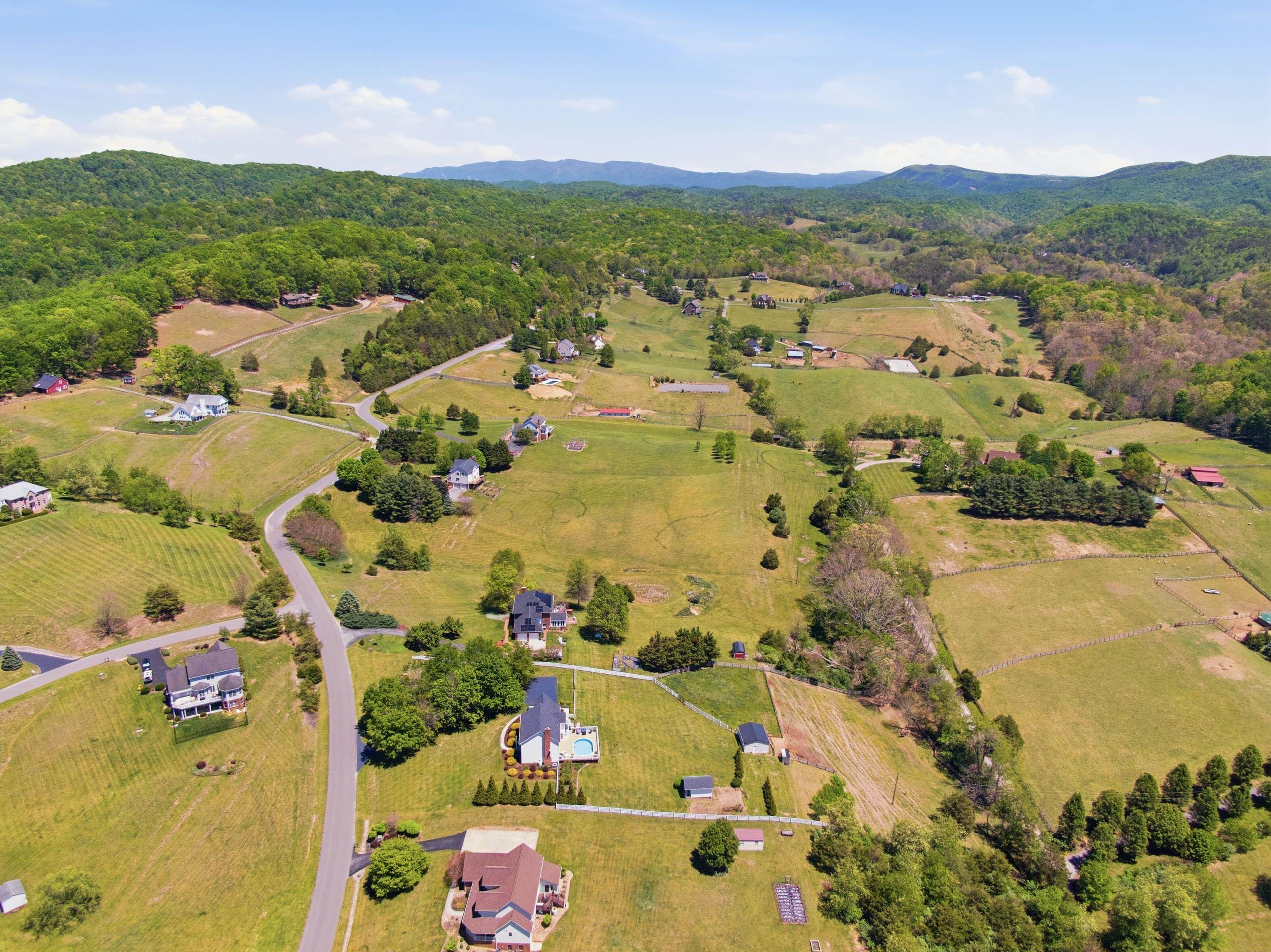 1305 Red Hawk Run Christiansburg VA 24073