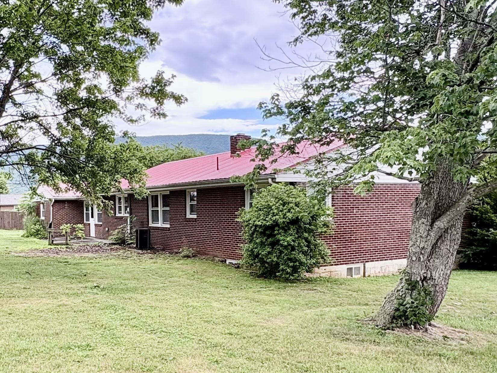 201 Honeysuckle Lane Narrows VA 24124
